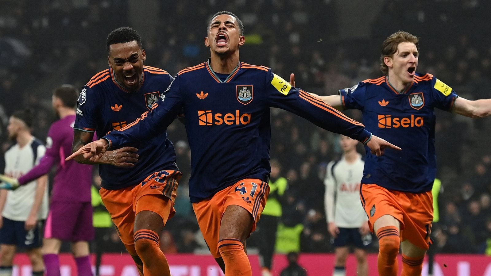 स्पर्स 1 – 2 न्यूकॅसल