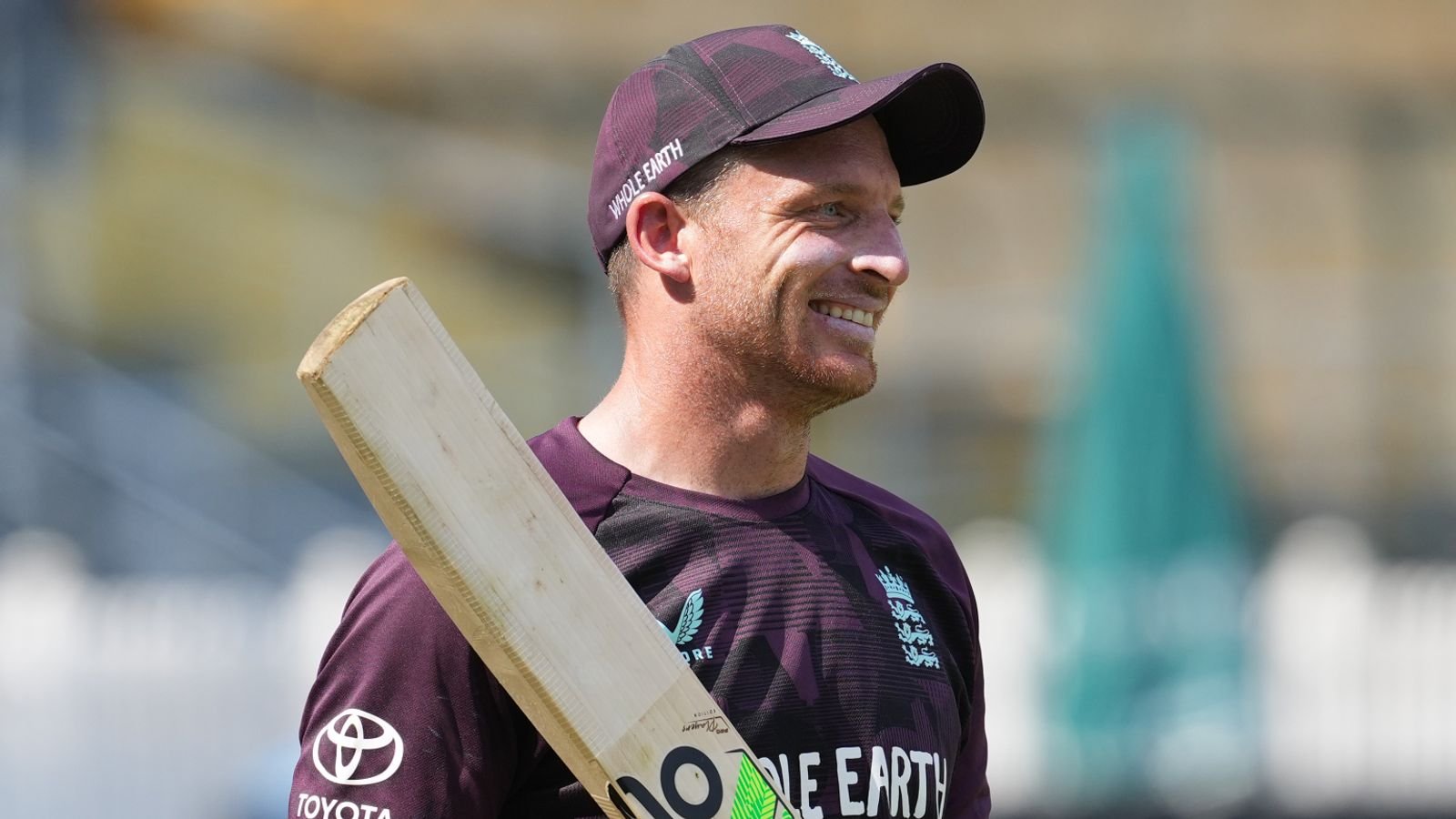 T20 वर्ल्डकपपूर्वी विक्रमी कामगिरी केल्यानंतर जॉस बटलरची इंग्लंडमधील कारकीर्द लवकरच संपवण्याची कोणतीही योजना नाही. क्रिकेट बातम्या