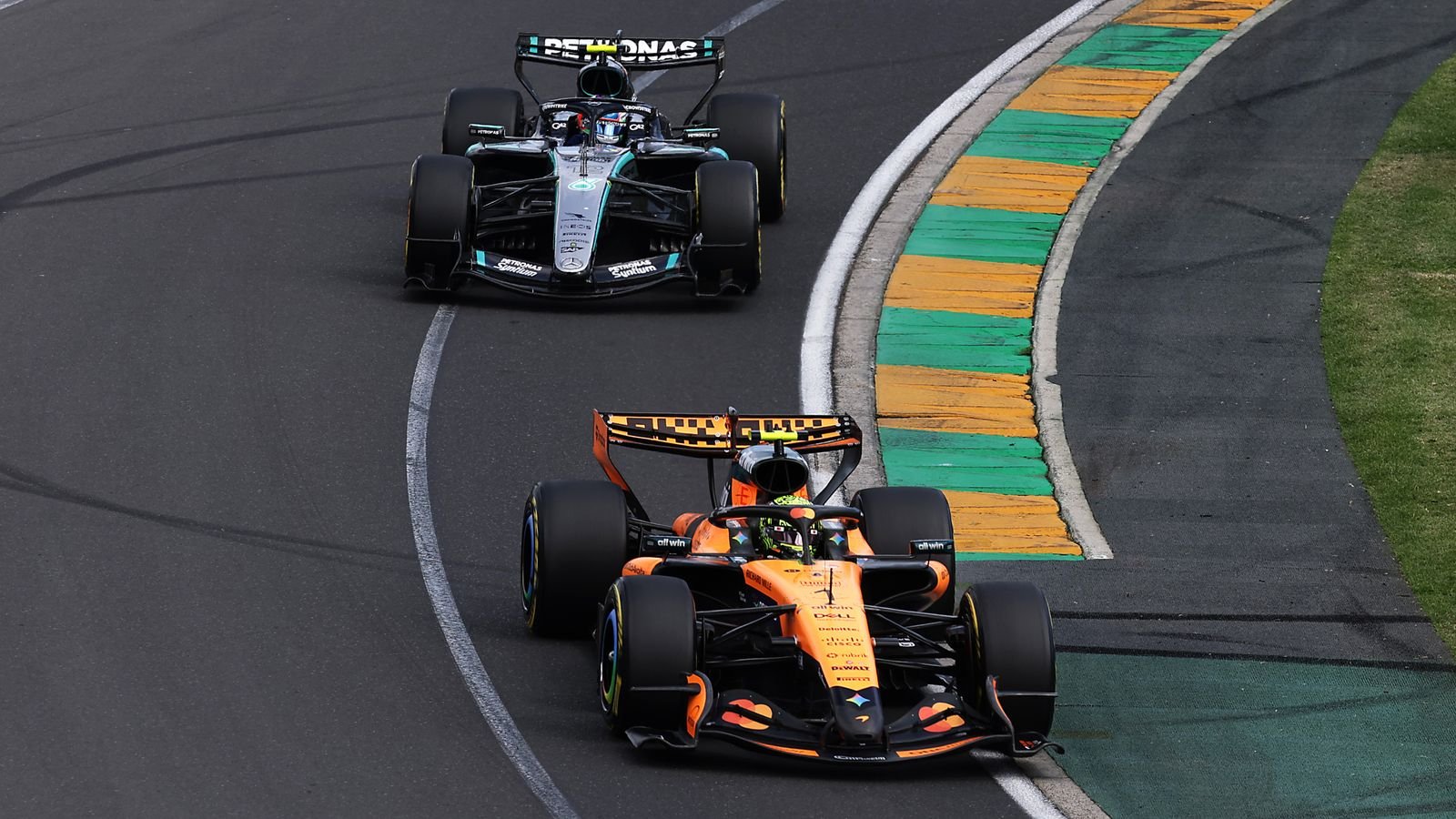 मॅक्लारेन टीम बॉस अँड्रिया स्टेला यांनी इंजिन सप्लायर मर्सिडीजने माहिती न दिल्याबद्दल नाराजी व्यक्त केली. F1 बातम्या