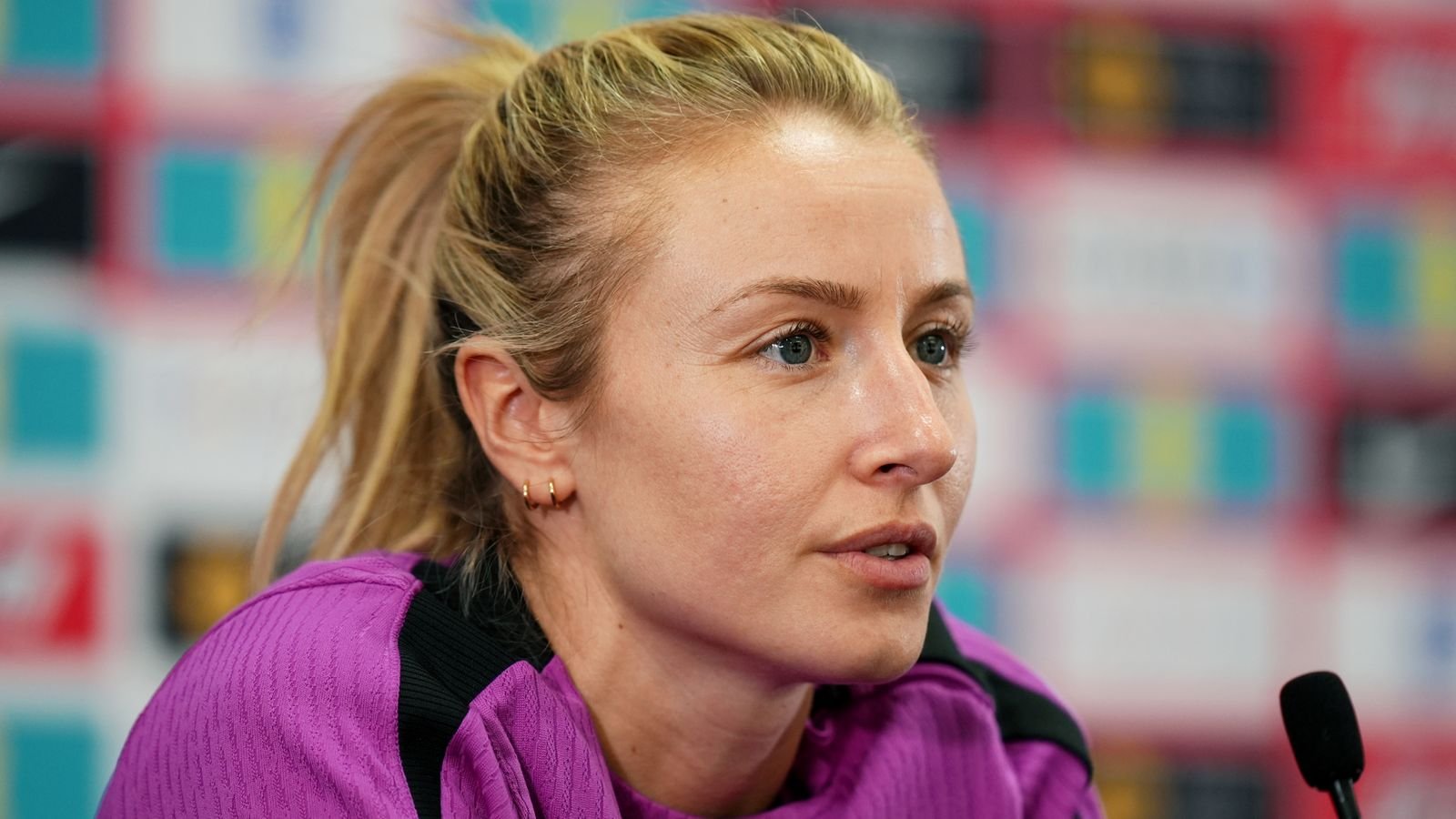 लेह विल्यमसन: इंग्लंडच्या महिला कर्णधाराचा दावा आहे की खेळाडू वेळापत्रकाच्या चिंतेवर संपावर जाऊ शकतात | फुटबॉल बातम्या