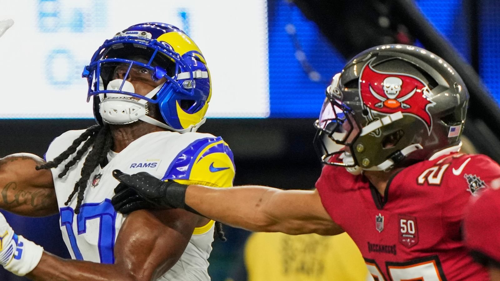 NFL: Los Angeles Rams ने Tampa Bay Buccaneers वर 34-7 विजय मिळवून NFC आघाडीच्या एकमेव ताब्यात जाण्यासाठी NFL बातम्या