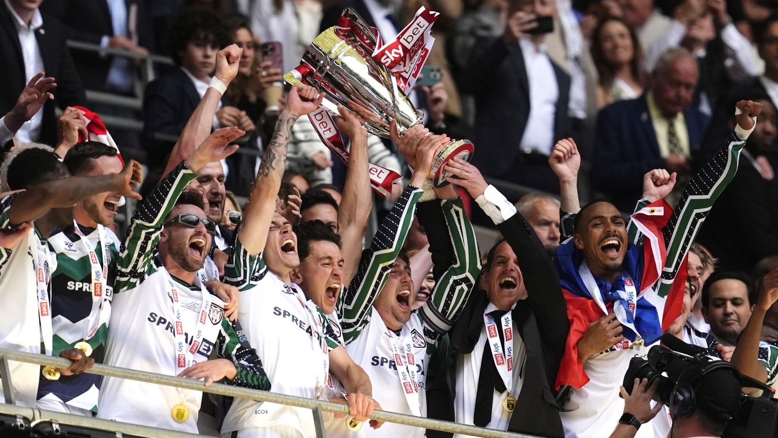 चॅम्पियनशिप प्लेऑफ सहा संघांपर्यंत वाढवण्यात येईल