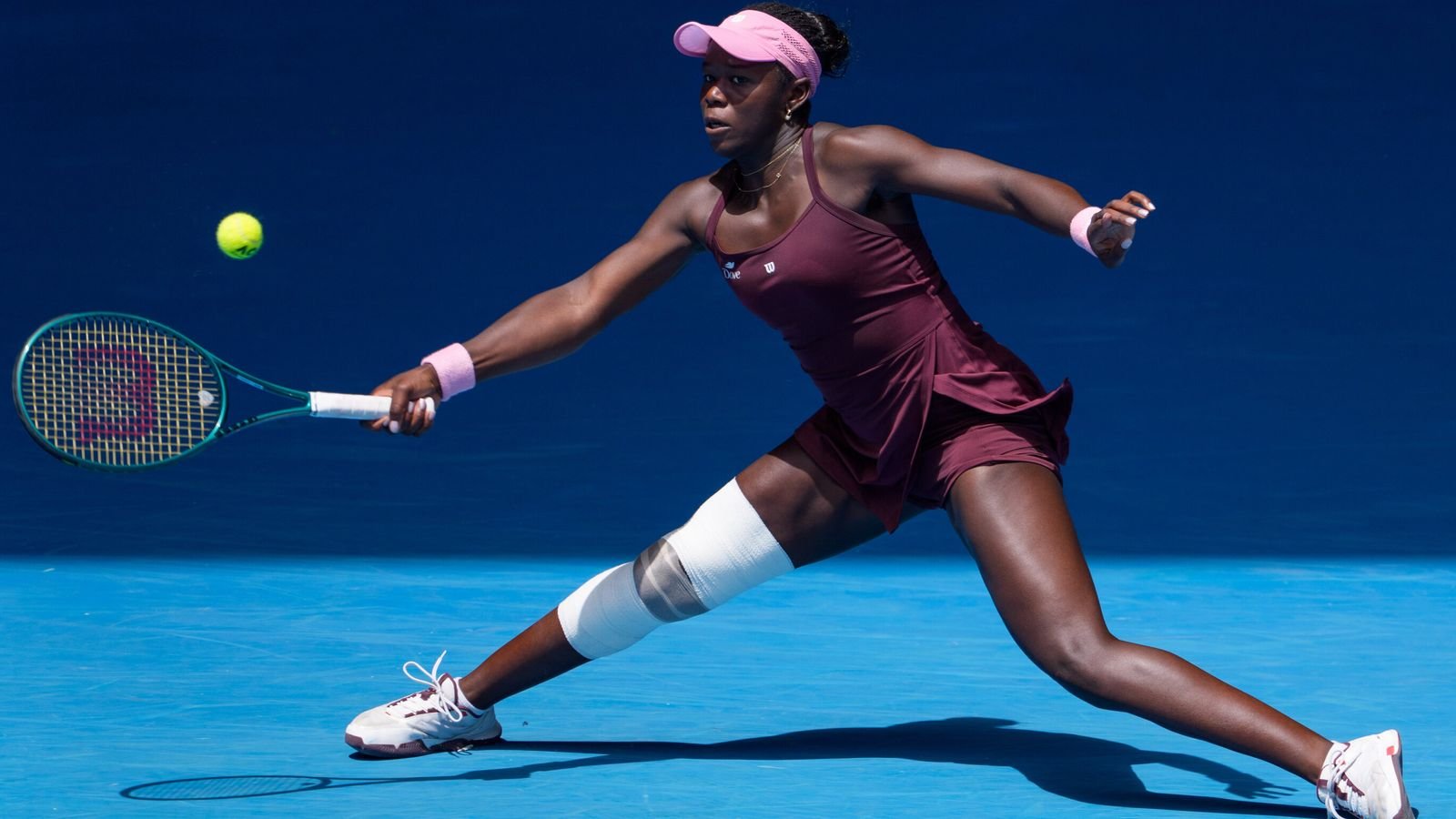 कतार ओपन: व्हिक्टोरिया म्बोकोने जेलेना ओस्टापेन्कोचा सरळ सेटमध्ये पराभव करून उपांत्य फेरी गाठली | टेनिस बातम्या