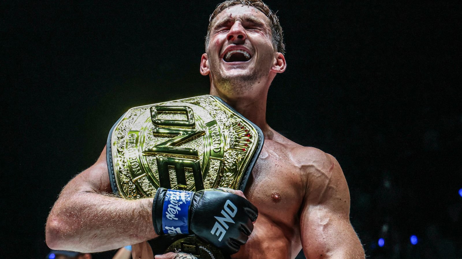 वन फाइट नाईट 40: निको कॅरिलोने शॅडो सिंगा मावेनवर महाकाव्य पुनरागमनाच्या विजयानंतर जागतिक विजेतेपदाचा दावा केला | WWE बातम्या