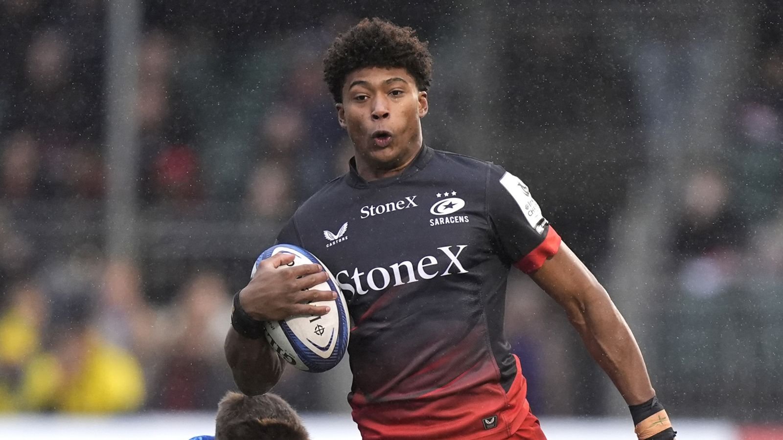 स्टोनेक्स स्टेडियमवर गॅलेघरच्या प्रेमप्रकरणात सारासेन्सने न्यूकॅसलला ७३-१४ असे हरवल्याने नोहा कालुरीने चार प्रयत्न केले. रग्बी युनियन बातम्या