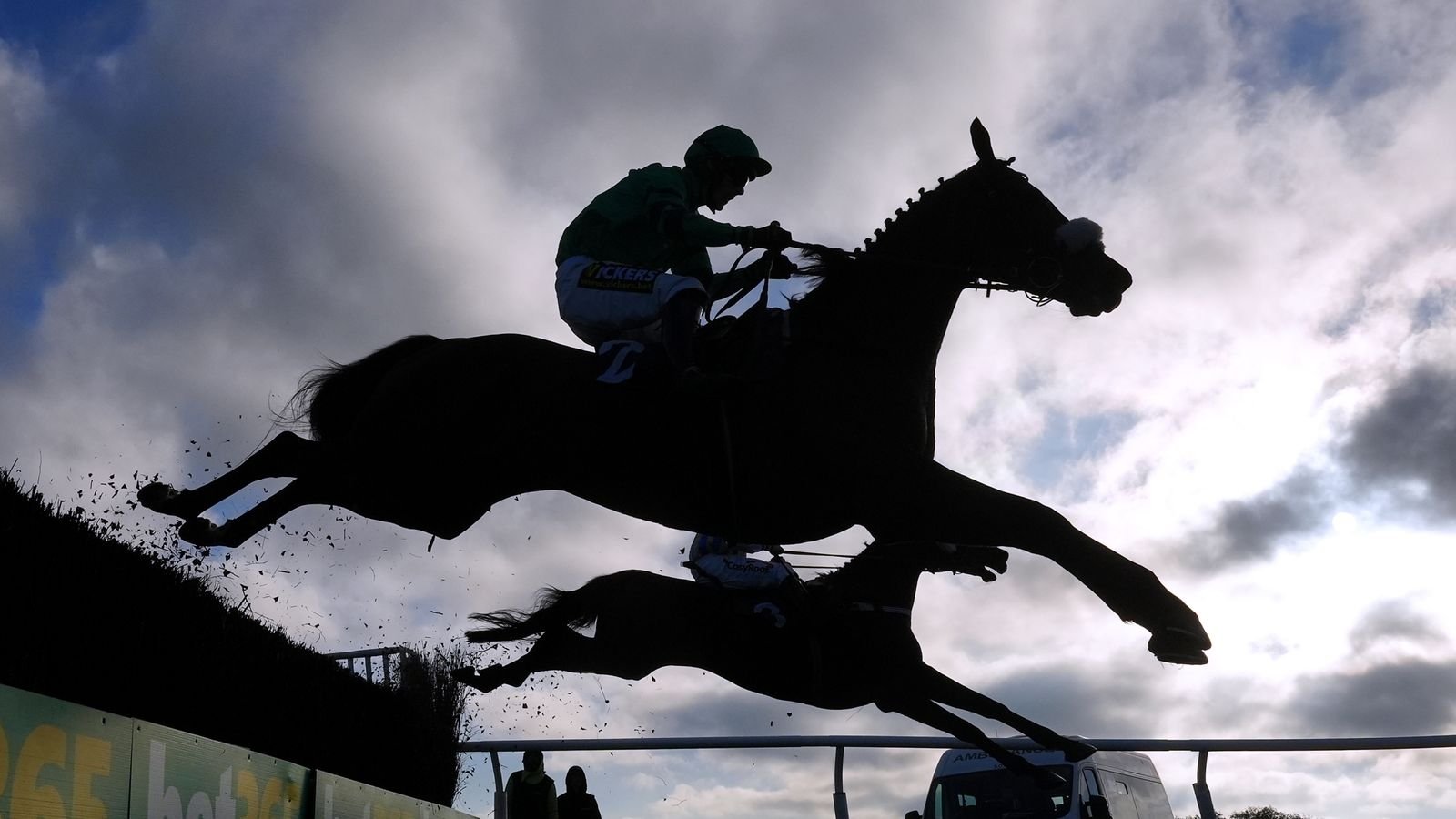 आज स्काय स्पोर्ट्स रेसिंगवर: न्यूकॅसल आणि लिंगफील्ड कडून आयडर चेस आणि हिवाळी डर्बी हेडलाइन रोमांचक शनिवार कार्ड | रेसिंग बातम्या