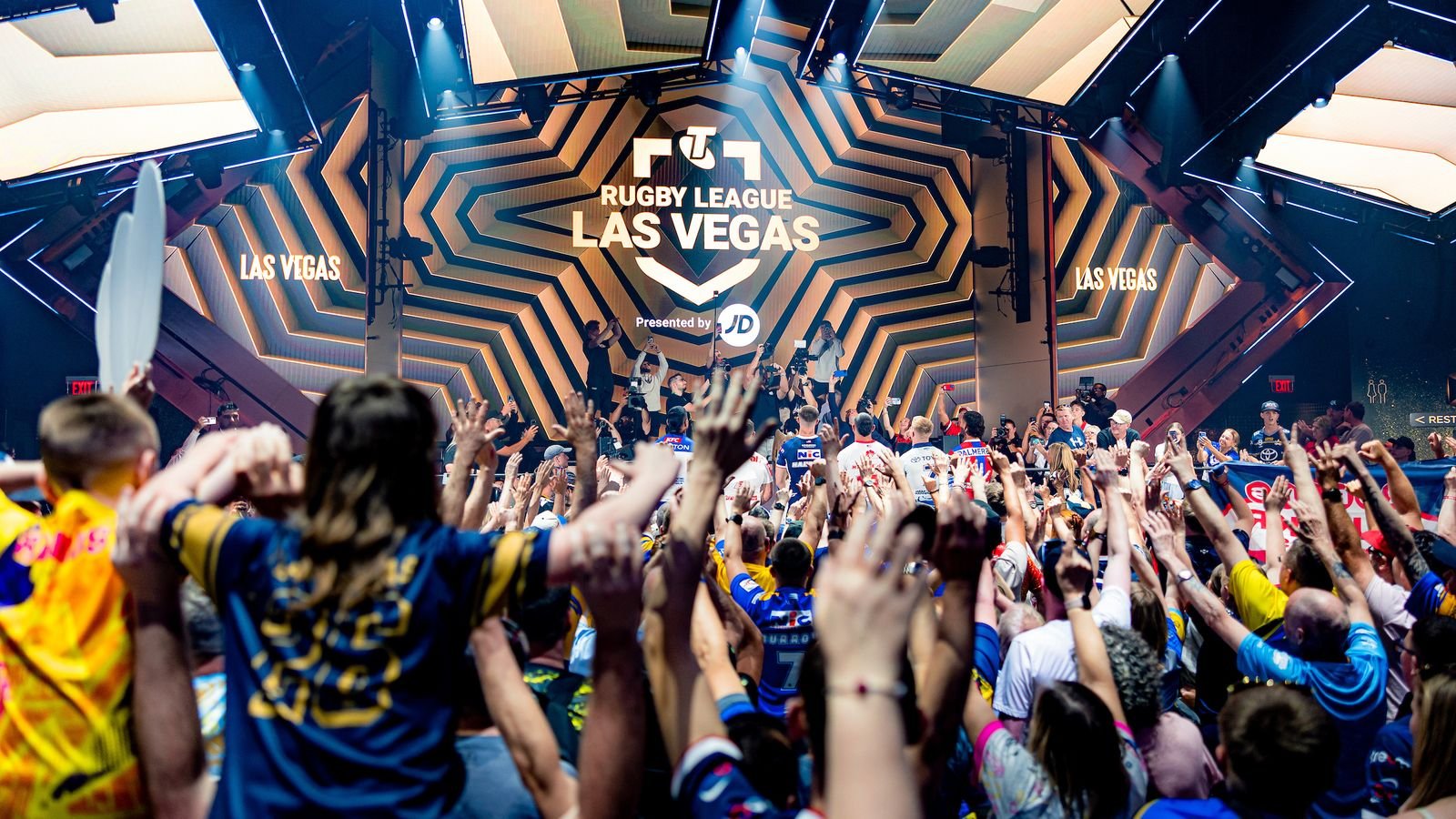 लास वेगासमधील सुपर लीग नोटबुक: लीड्स आणि हल केआरच्या चाहत्यांनी रग्बी लीग टेकओव्हरला इलेक्ट्रिक प्रारंभ केल्यामुळे नाईटक्लबचा वरचा पुरस्कार | रग्बी लीग बातम्या