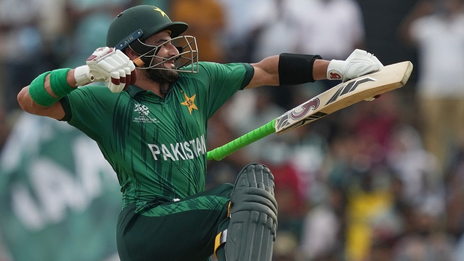 T20 विश्वचषक: साहिबजादा फरहानने शतक ठोकून नामिबियावर विजय मिळवून पाकिस्तानला सुपर 8 मध्ये स्थान मिळविले | क्रिकेट बातम्या