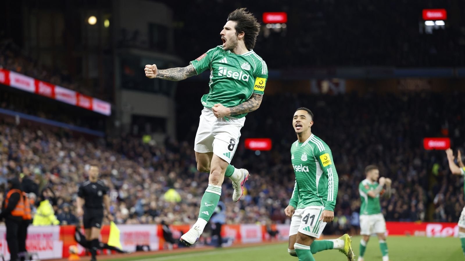 ऍस्टन व्हिला 1 – 3 न्यूकॅसल