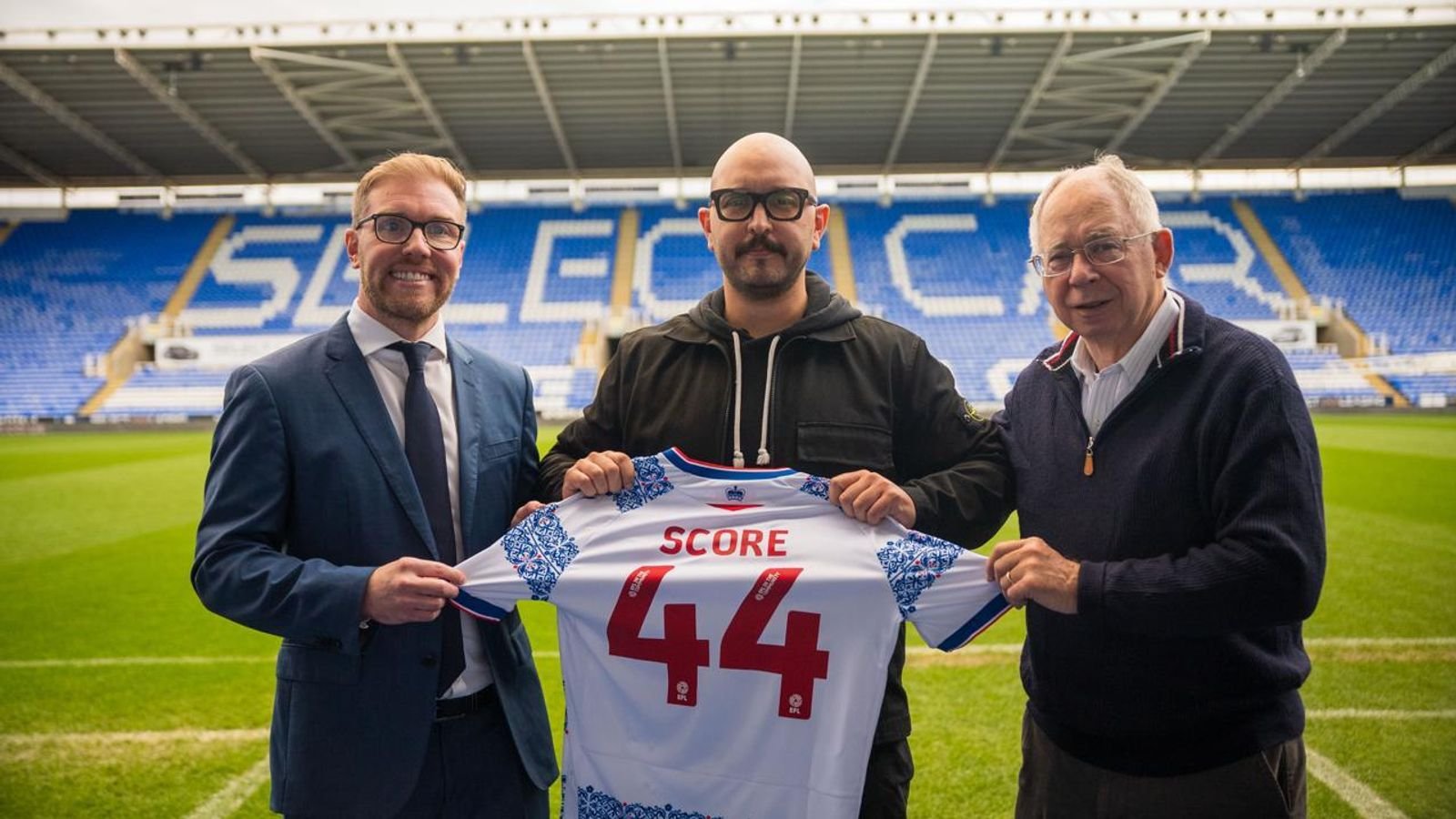 लीग वन क्लब प्रीमियर लीगमध्ये पोहोचण्यासाठी एक धार शोधत असताना रीडिंगचे प्रमुख AI च्या पुढे होण्याच्या महत्त्वाकांक्षा स्पष्ट करतात. फुटबॉल बातम्या