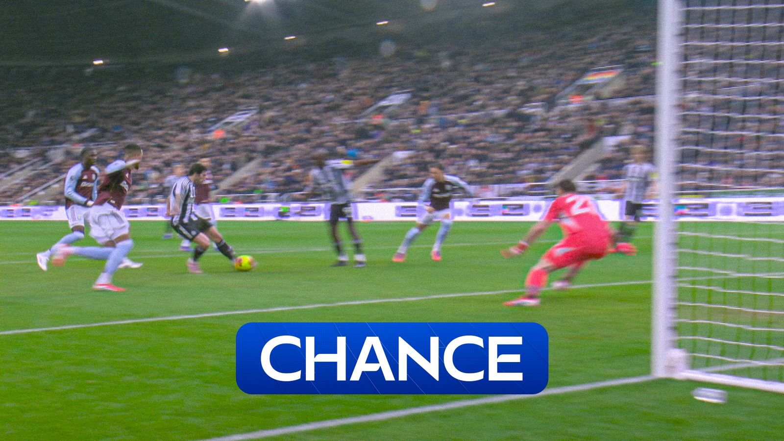 ‘अप्रतिम बचत!’ | मार्टिनेझने अवघ्या ३५ सेकंदांनंतर टोनालीचा ‘आश्चर्य’ प्रयत्न नाकारला!