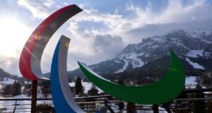 नवीनतम हिवाळी पॅरालिम्पिक: व्हीलचेअर कर्लिंग ॲक्शनमध्ये पॅरालिंपिक GB