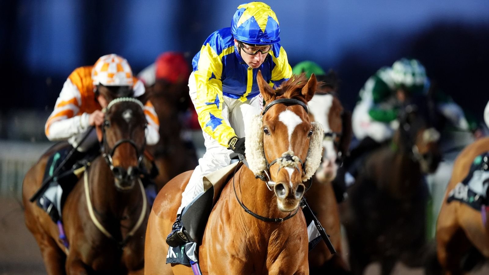 आज स्काय स्पोर्ट्स रेसिंग वर: न्यूकॅसल आणि साउथवेल कडून सर्व-हवामान कारवाई | रेसिंग बातम्या