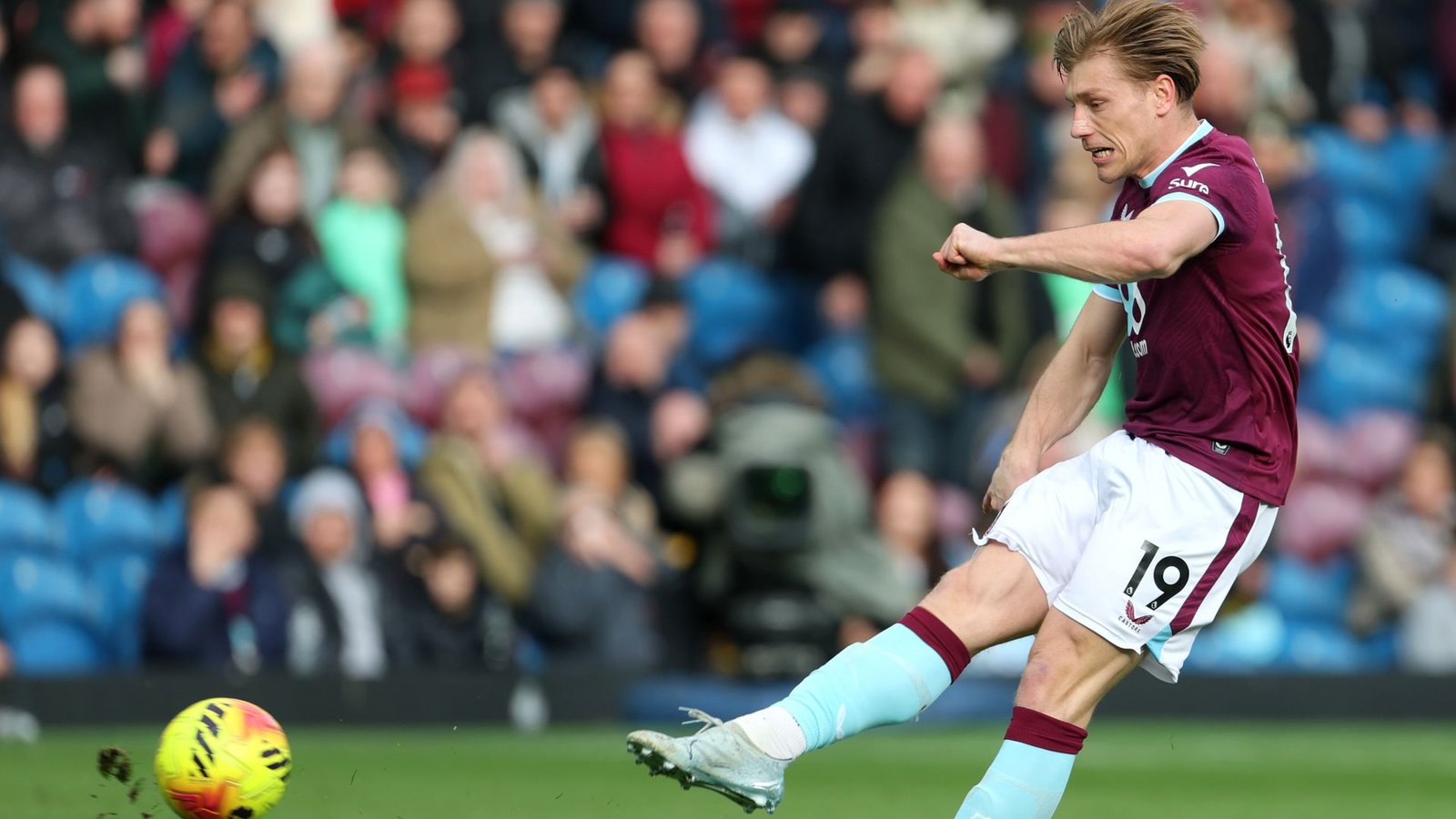 थेट समालोचन – एव्हर्टन विरुद्ध बर्नली