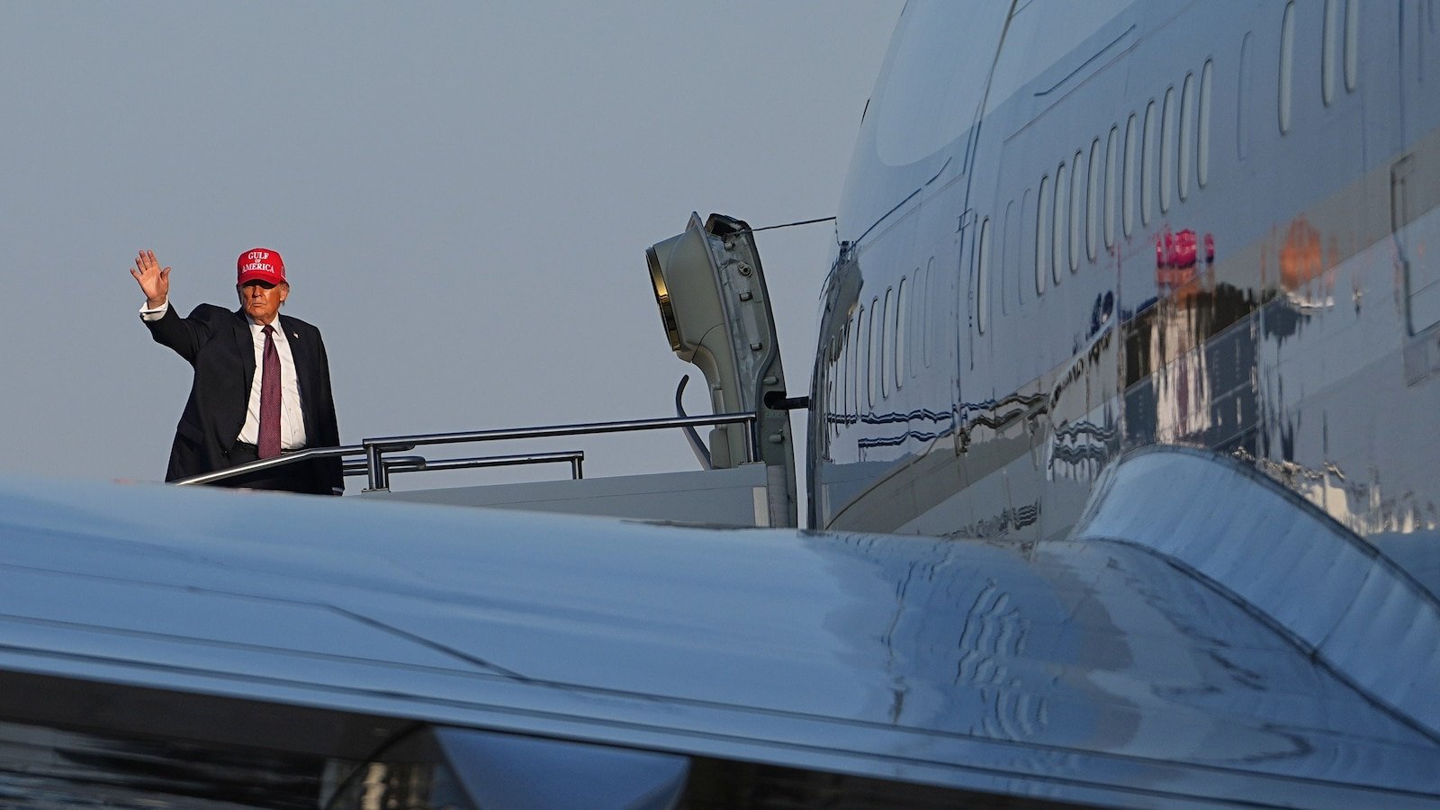 ट्रम्प यांनी इराणच्या राजवटीला रोखण्यासाठी ‘मोठ्या प्रमाणावर सुरू असलेल्या ऑपरेशन’मध्ये संभाव्य अमेरिकन जीवितहानीबद्दल कडक इशारा दिला आहे.