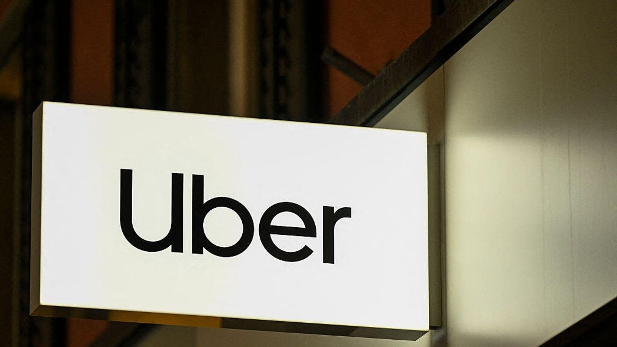 SpotHero खरेदी करण्यासाठी Uber पार्किंगमध्ये जात आहे