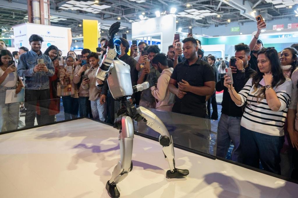 एआय समिटमध्ये भारत अमेरिका आणि चीनमध्ये मार्ग काढण्याचा प्रयत्न करतो