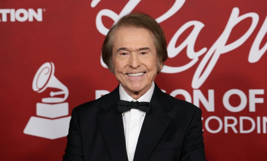 राफेलला लॅटिन ग्रॅमी पुरस्काराने सन्मानित करण्यात आले आहे