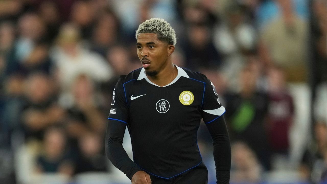 चार प्रीमियर लीग खेळाडूंना ‘भयानक शनिवार व रविवार’ वर वांशिकरित्या शिवीगाळ केल्यानंतर प्रचारकांनी कारवाईची मागणी केली