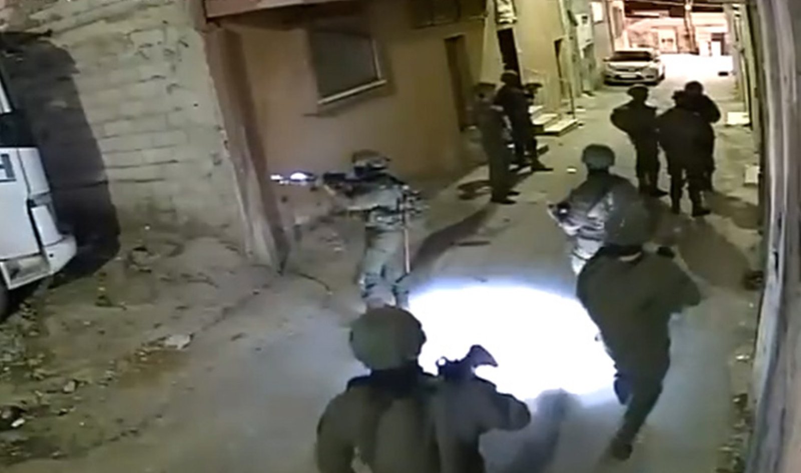 रमजान नरसंहाराच्या सुरुवातीला व्याप्त वेस्ट बँकमध्ये इस्रायली छापे