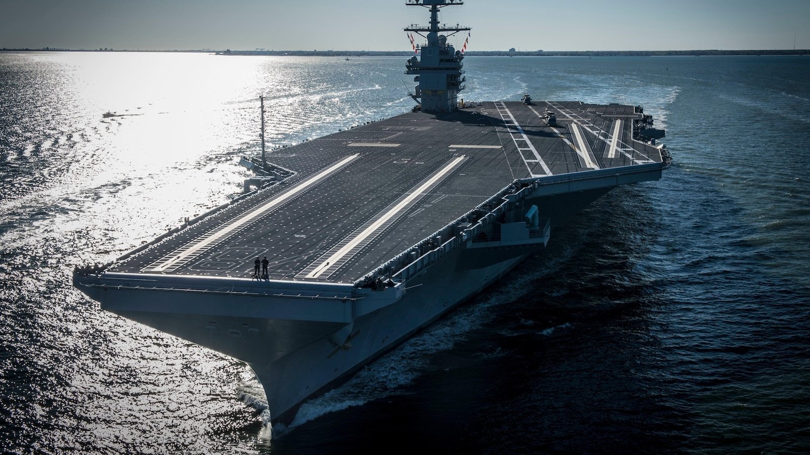 अण्वस्त्र चर्चा शिल्लक असताना, इराण आणि अमेरिका गनबोट डिप्लोमसीकडे वळले आहेत