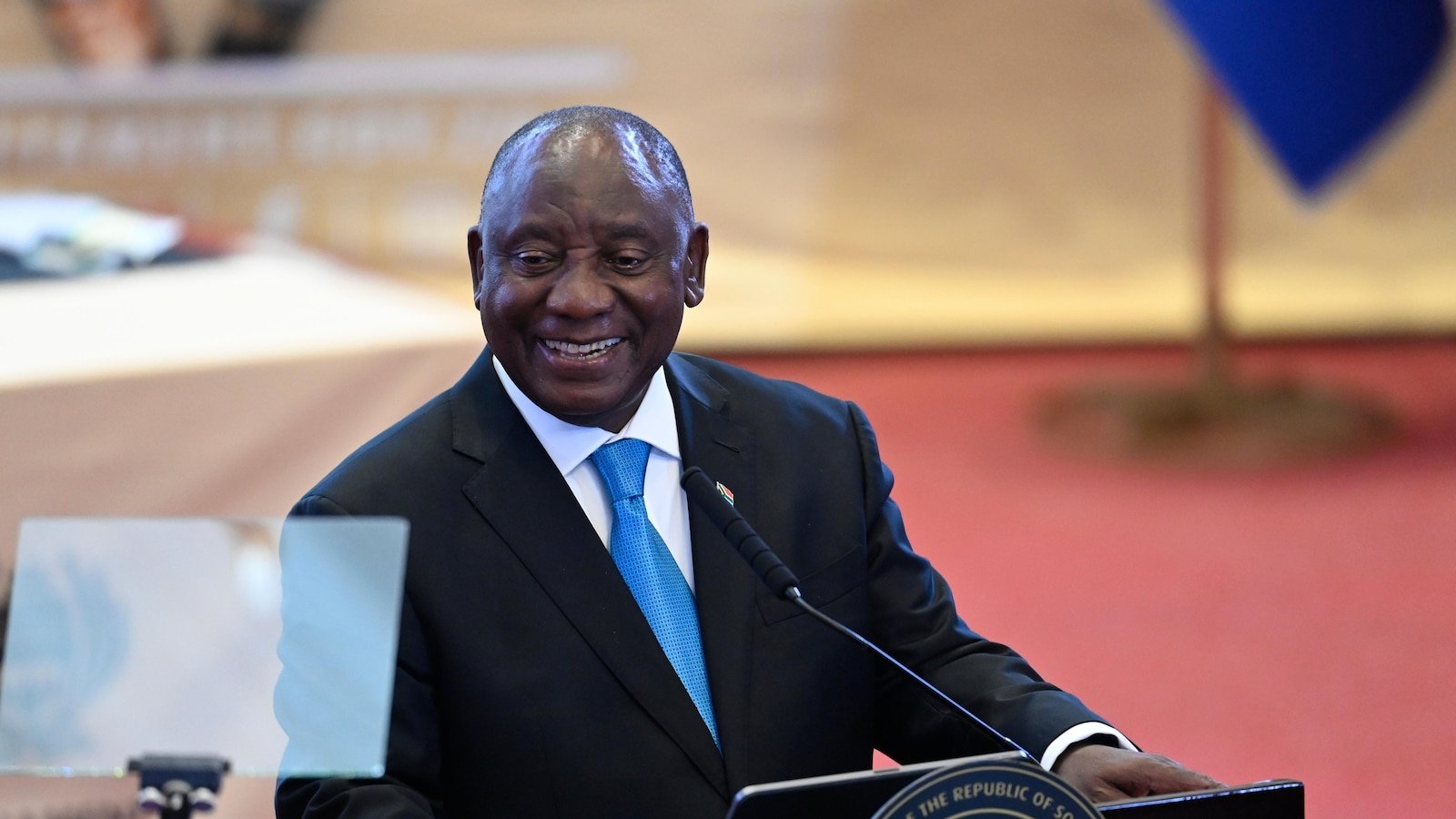 दक्षिण आफ्रिका बेकायदेशीर खाणकाम, टोळी हिंसाचार यांच्याशी लढण्यासाठी सैन्य तैनात करणार आहे