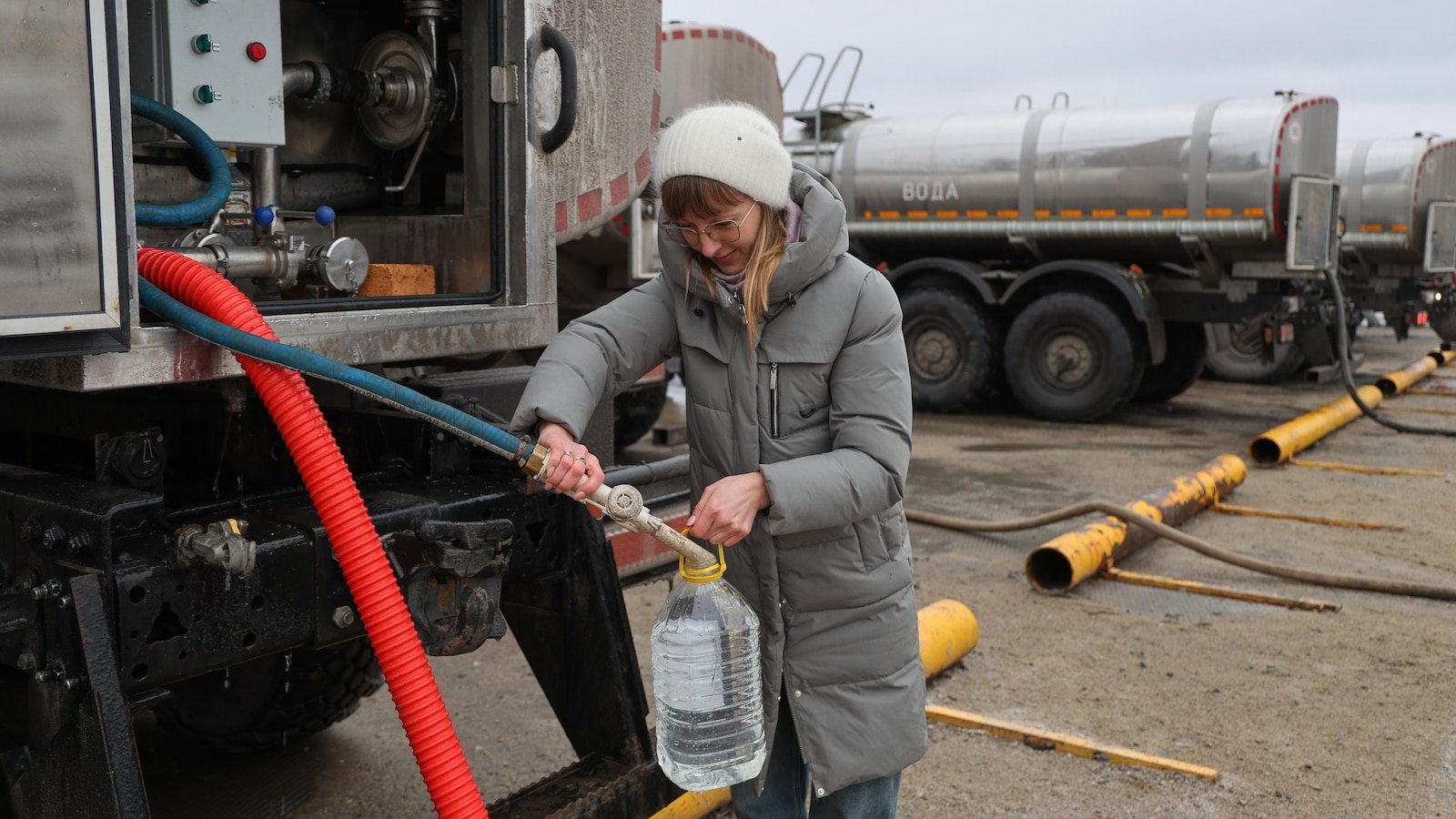 युक्रेनच्या रशियन-नियंत्रित भागात पाणी, उष्णता आणि घरांच्या समस्या आहेत