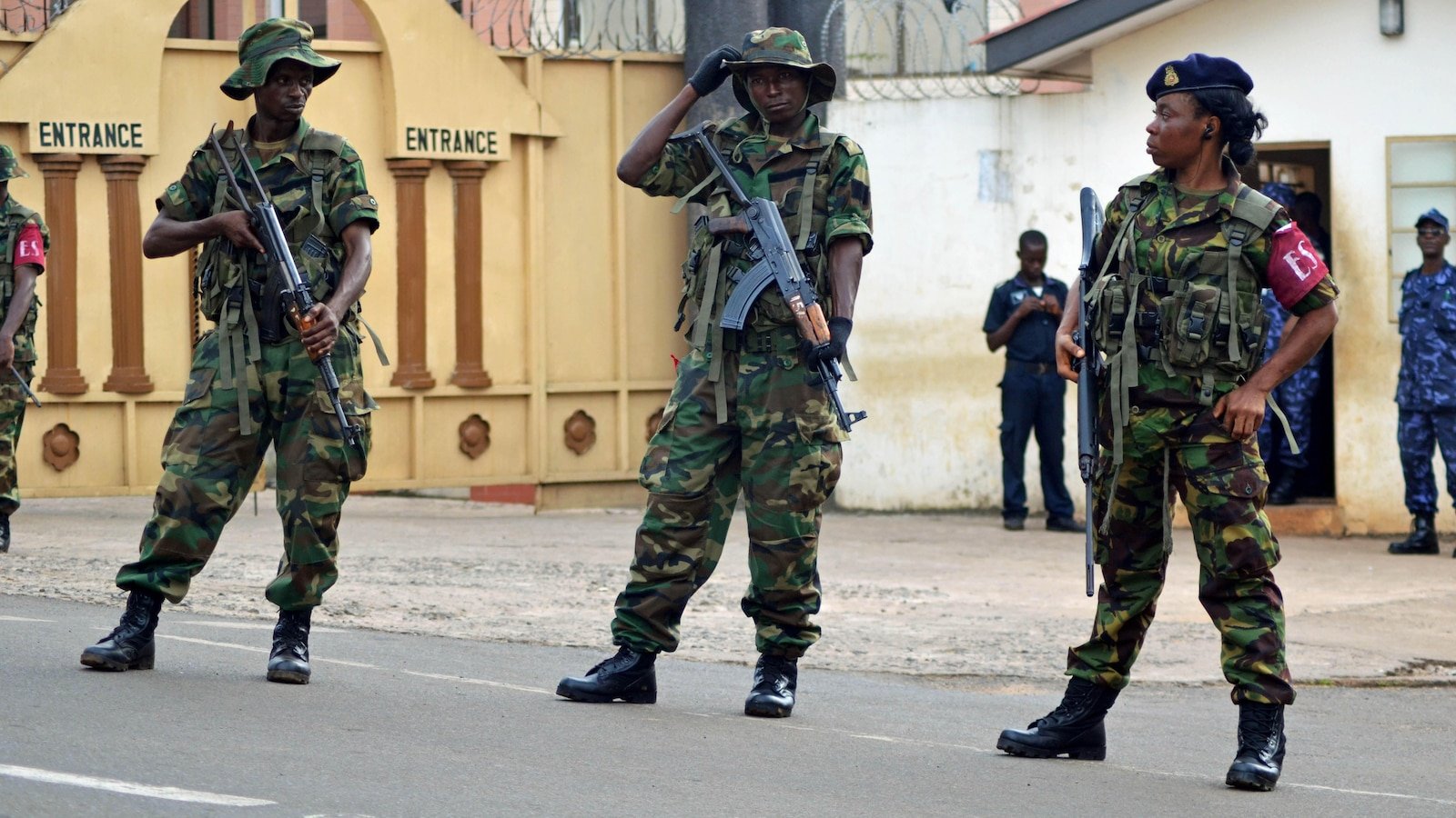 सिएरा लिओनमधील 16 सैनिक, पोलिस अधिकाऱ्यांची सीमेवरील वादानंतर गिनीने सुटका केली