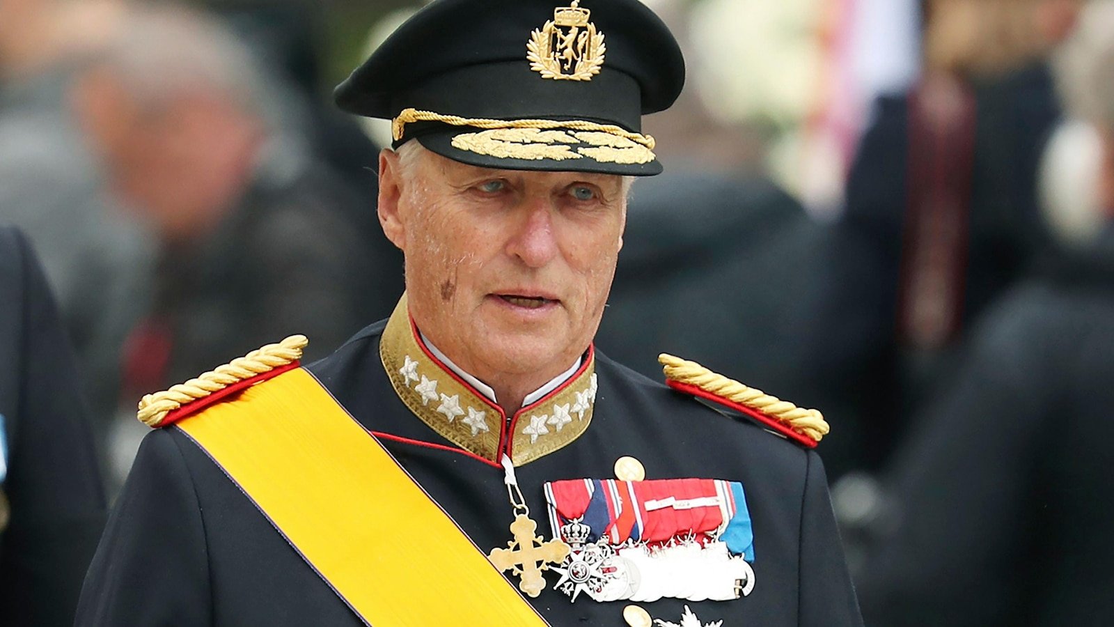 नॉर्वेचा राजा आणखी काही दिवस स्पॅनिश रुग्णालयात राहणार असल्याचे डॉक्टरांनी सांगितले