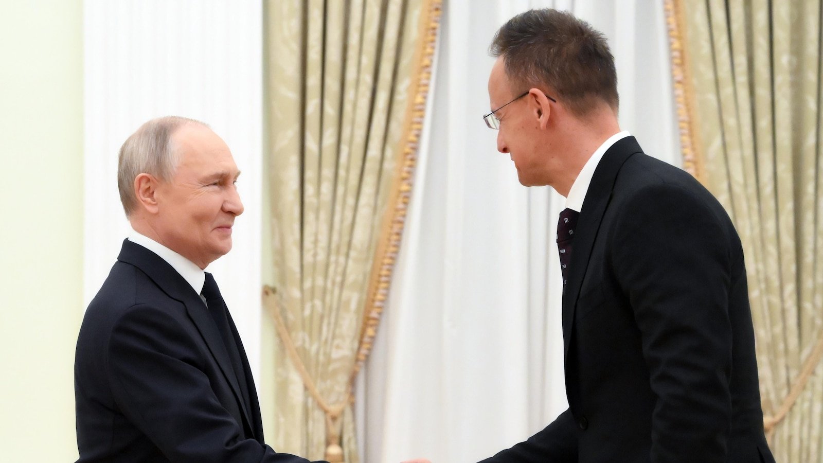 युद्धामुळे मध्य पूर्वेला अडथळा येत असल्याने पुतिन यांनी हंगेरियन परराष्ट्रमंत्र्यांच्या ऊर्जा पुरवठा चर्चेचे आयोजन केले