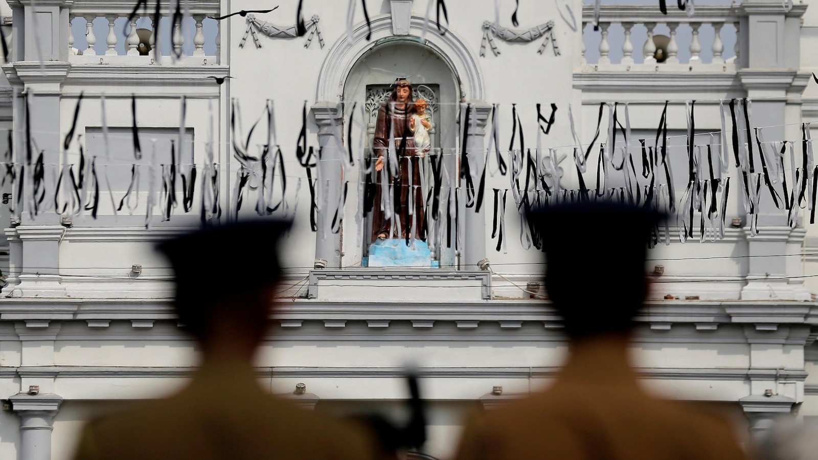 2019 च्या बॉम्बस्फोटांच्या संदर्भात श्रीलंकेच्या पोलिसांनी माजी गुप्तचर प्रमुखांना अटक केली