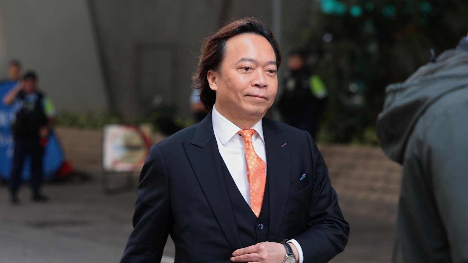 हाँगकाँगच्या एका न्यायालयाने जवळपास डझनभर कार्यकर्त्यांना दोषी ठरवले