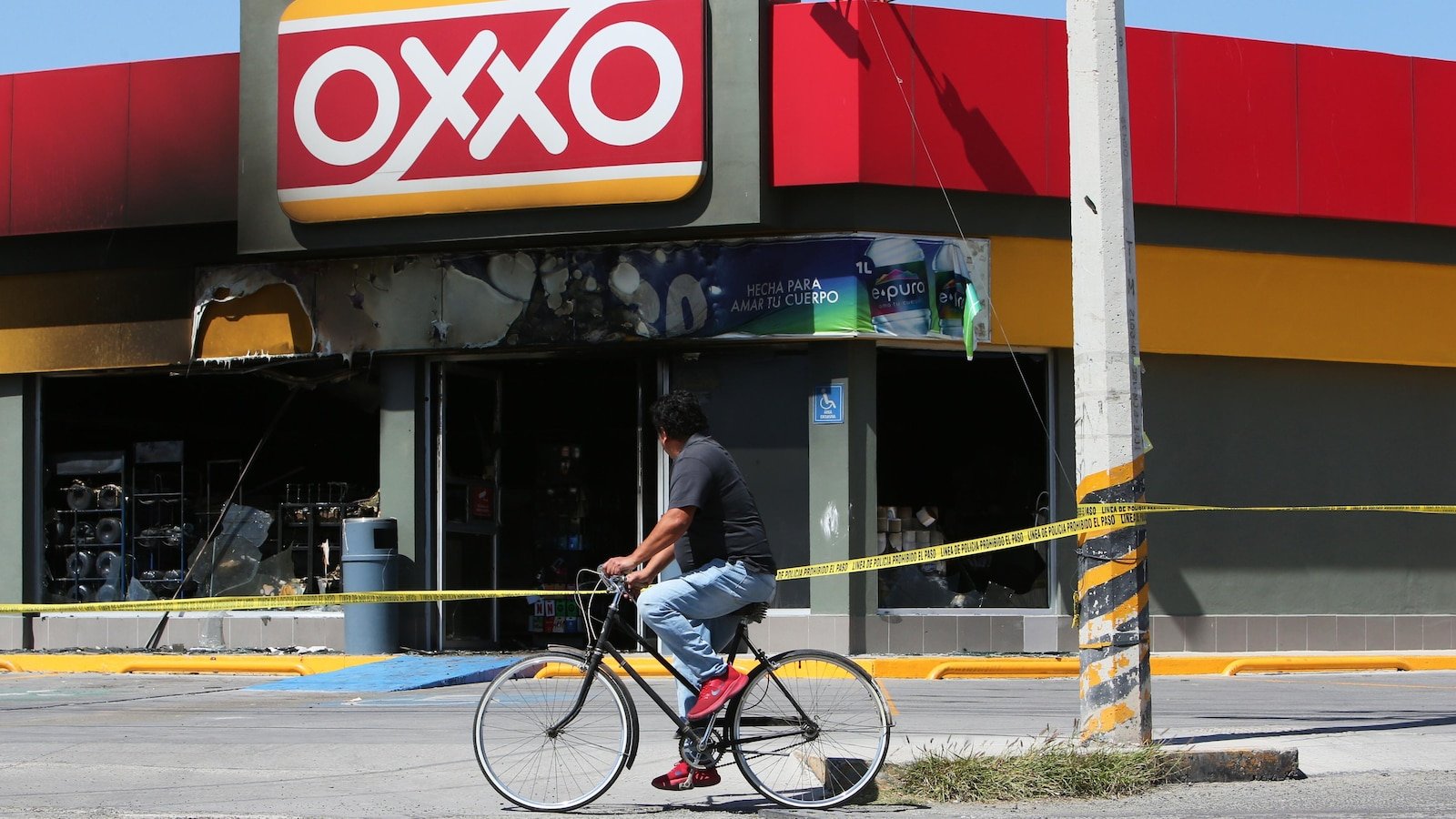 सैन्याने शक्तिशाली जलिस्को कार्टेलच्या नेत्याला ठार केल्यानंतर मेक्सिकोला आणखी हिंसाचाराची भीती आहे