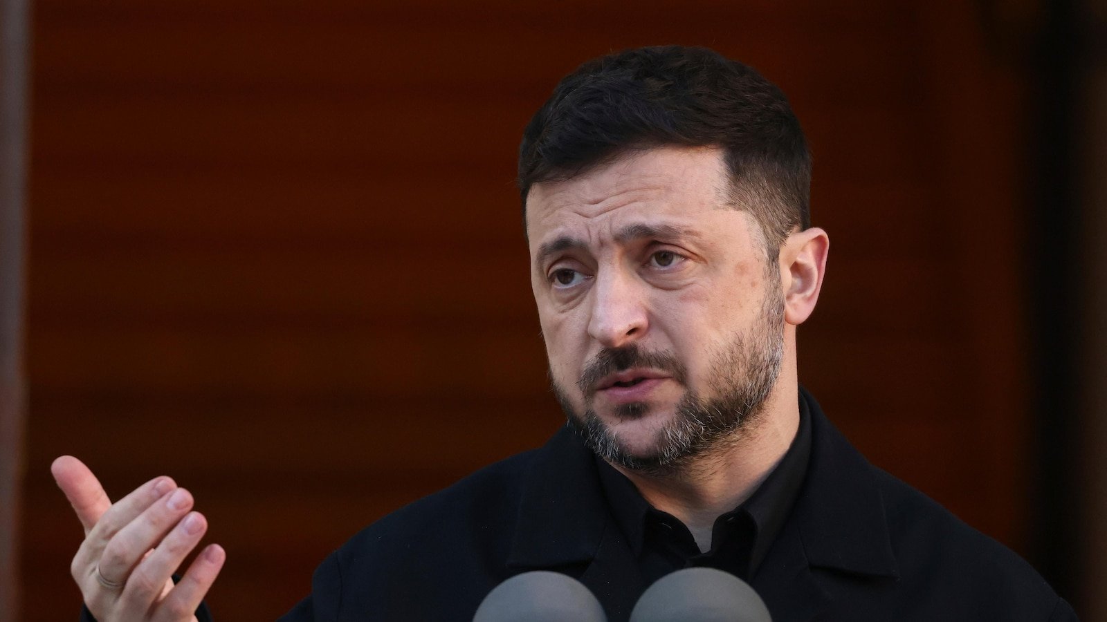 झेलेन्स्की शांतता नियोजन आणि सुरक्षेबाबत युरोपियन मित्र राष्ट्रांशी चर्चा करण्यासाठी लंडनला जात आहेत