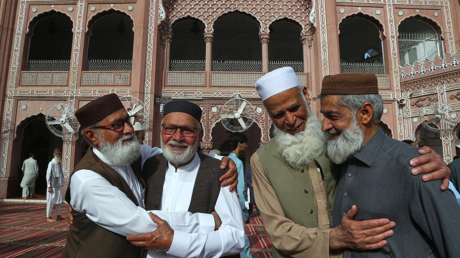 रमजान पहा आणि मुस्लिम पवित्र महिना कसा पाळतात