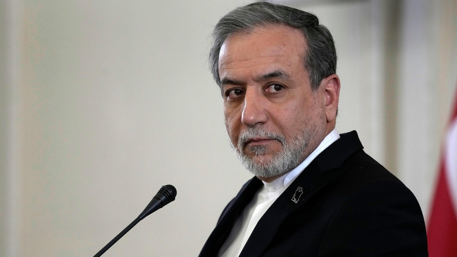 इराणच्या सर्वोच्च मुत्सद्द्याने अमेरिकेच्या चर्चेवर कठोर ओळ मारली, तेहरानची ताकद ‘नाही’ म्हणण्यापासून येते