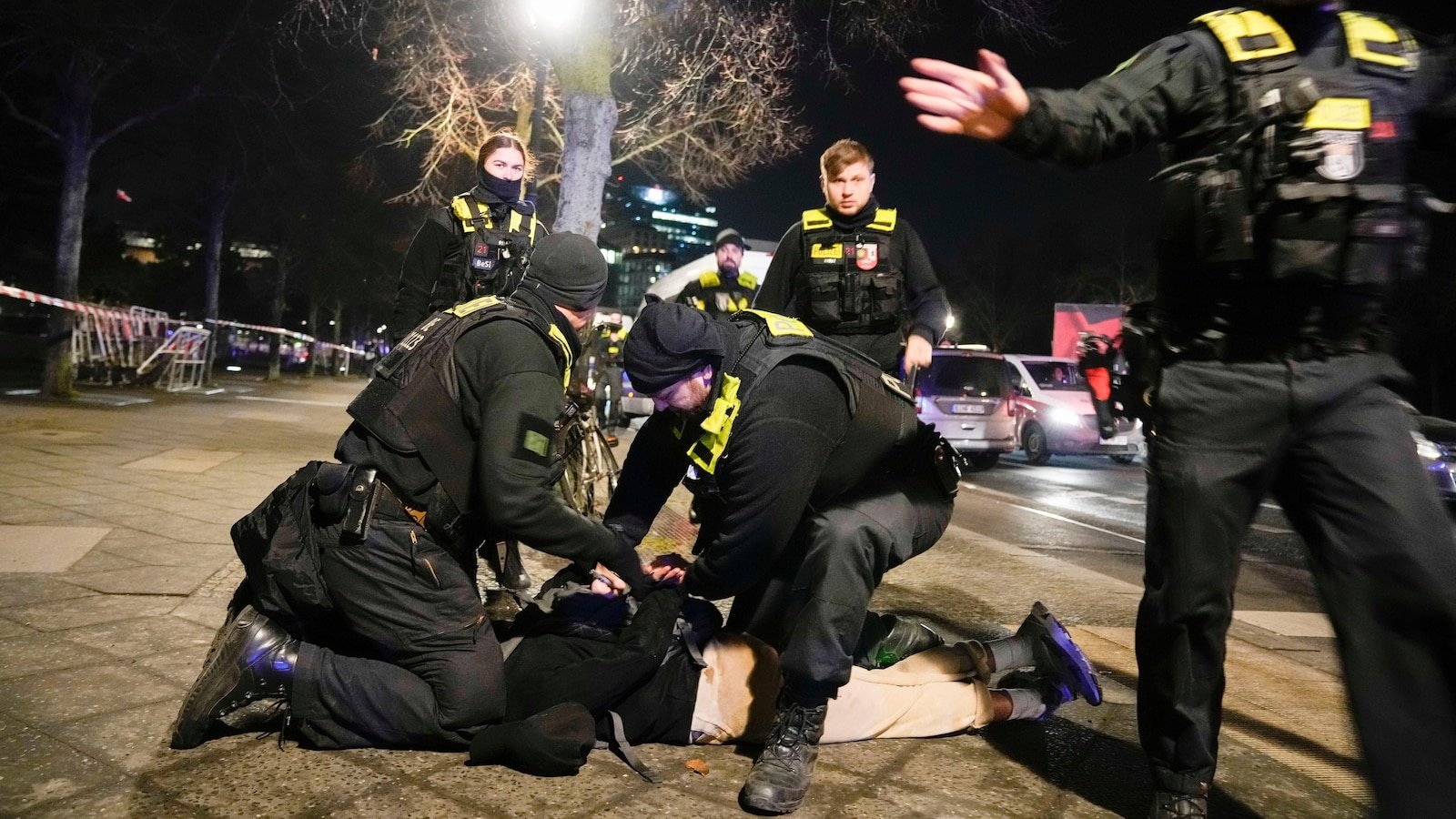 बर्लिनच्या होलोकॉस्ट स्मारकात एका स्पॅनिश पर्यटकावर चाकूने वार केल्याप्रकरणी एका सीरियन व्यक्तीला दोषी ठरवण्यात आले आहे.