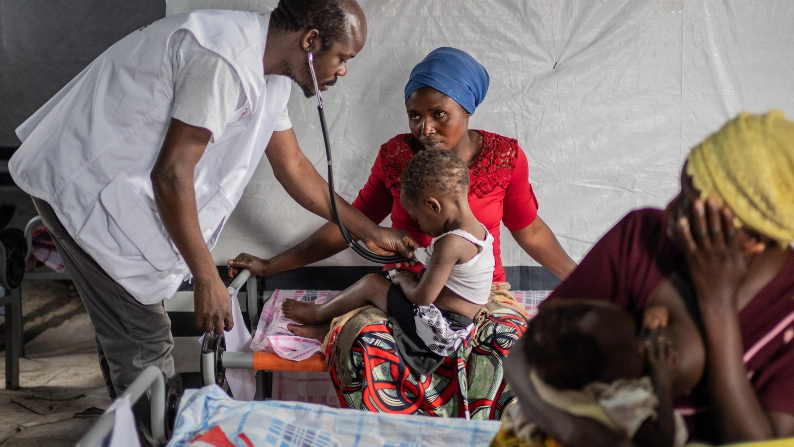 प्राणघातक उद्रेक झाल्यानंतर सुमारे एक वर्षानंतर बंडखोरांच्या ताब्यात असलेल्या काँगोमध्ये गोवर लसीकरण सुरू झाले