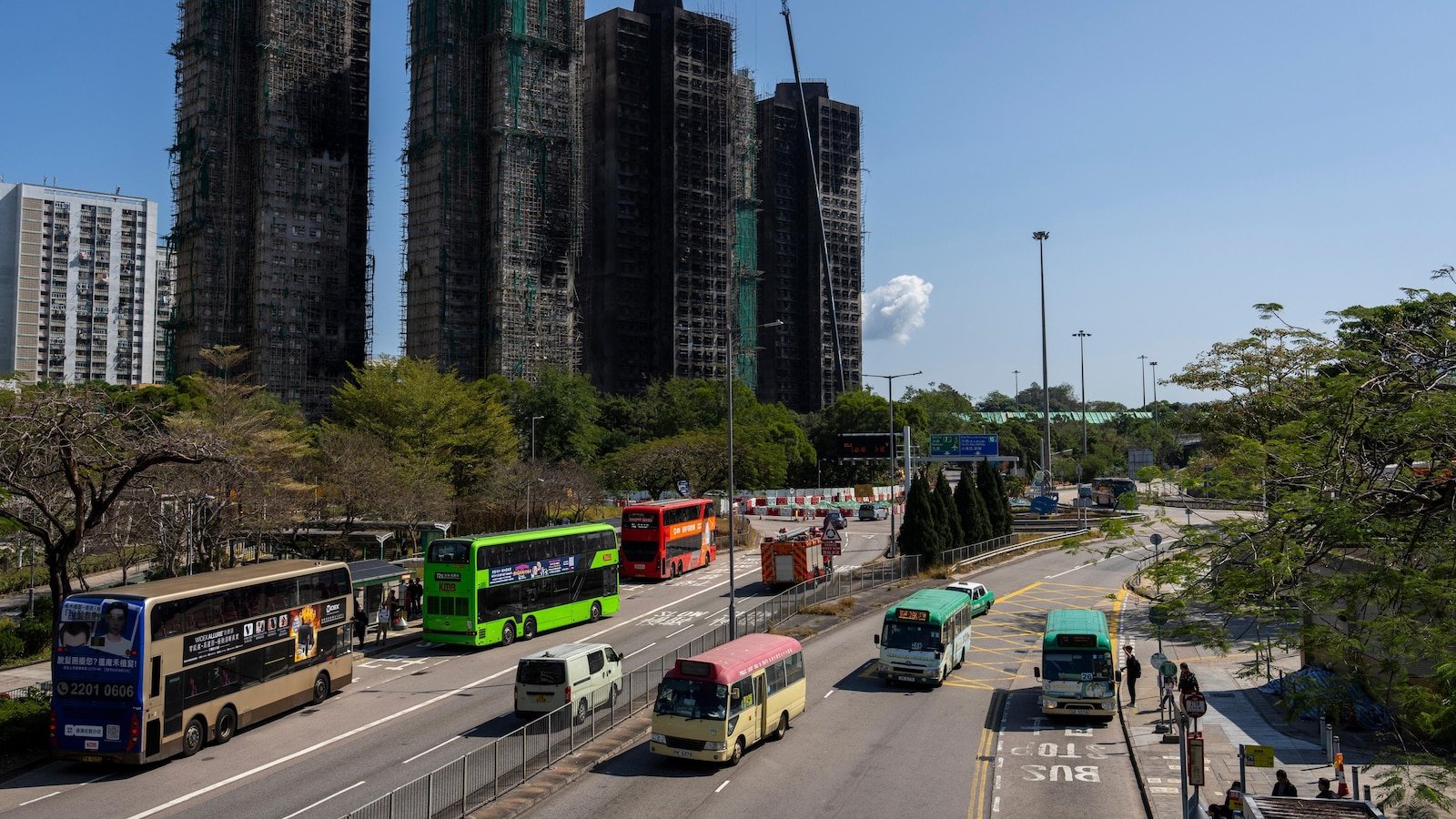 हाँगकाँग सरकारने आगीमुळे प्रभावित झालेल्यांकडून अपार्टमेंटची मालकी विकत घेण्याची ऑफर दिली आहे