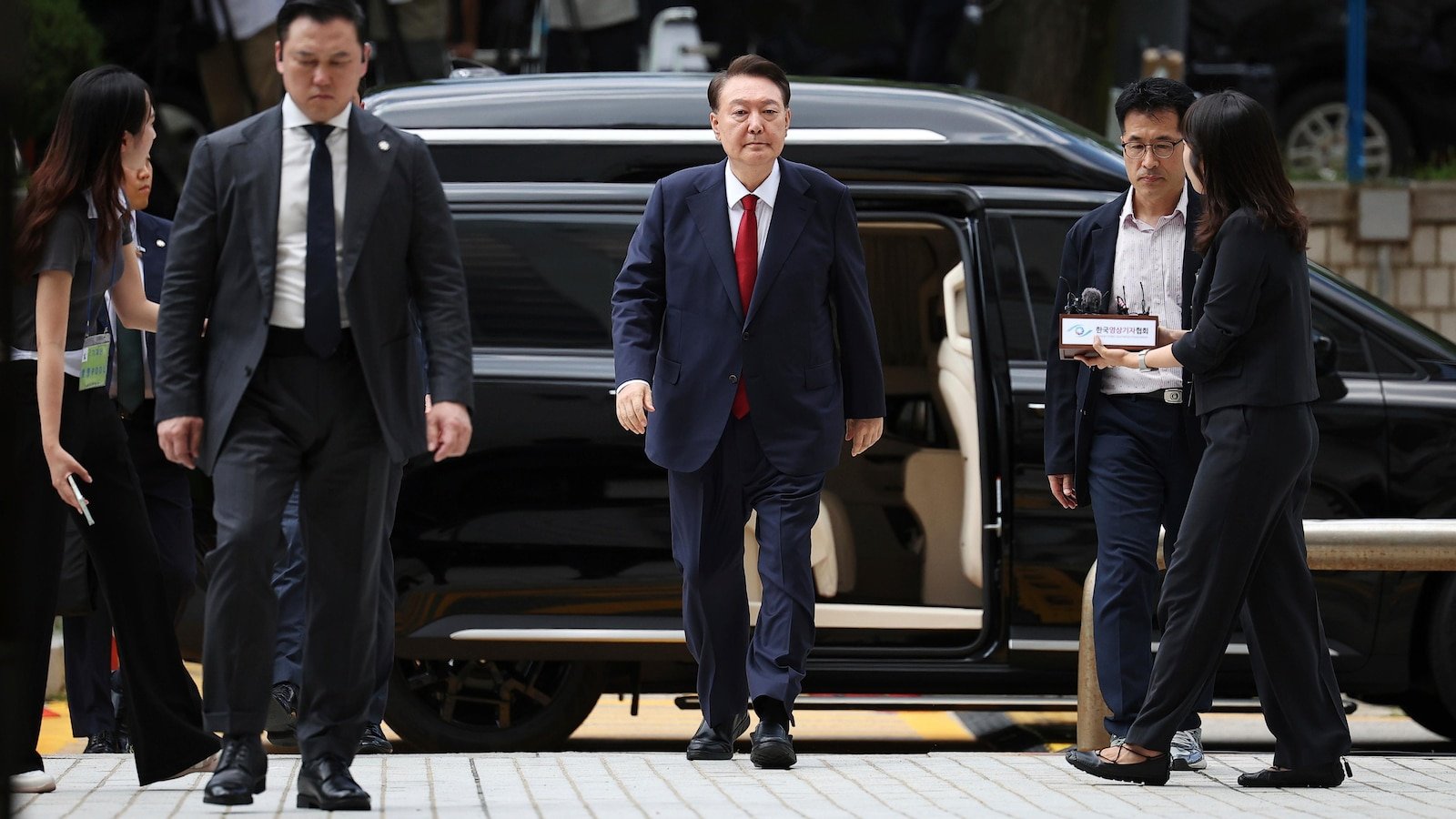 दक्षिण कोरियाचे माजी राष्ट्राध्यक्ष यून यांच्यावर देशद्रोहाच्या आरोपाखाली खटला सुरू आहे