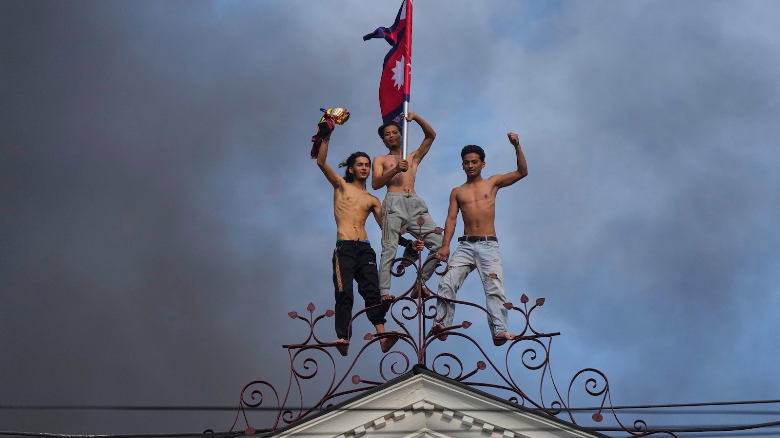 पूर्वीच्या सरकारला विरोधानंतर नेपाळी पहिल्या निवडणुकीत मतदान करणार आहेत