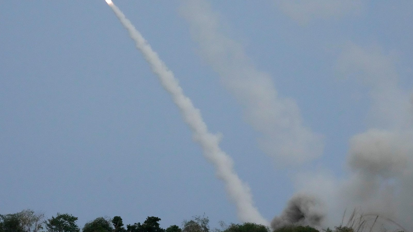 चीनच्या इशाऱ्यांना न जुमानता फिलीपिन्समध्ये अधिक क्षेपणास्त्र प्रक्षेपक तैनात करण्याची अमेरिकेची योजना आहे