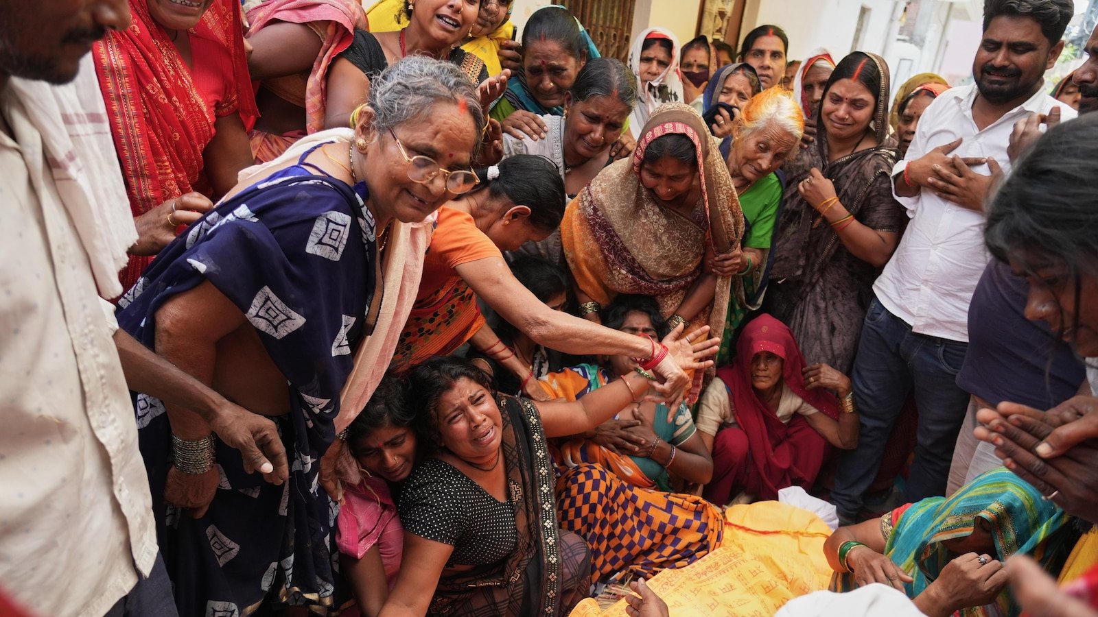 उत्तर भारतात धुळीचे वादळ आणि वीज पडून 96 जणांचा मृत्यू झाला आहे
