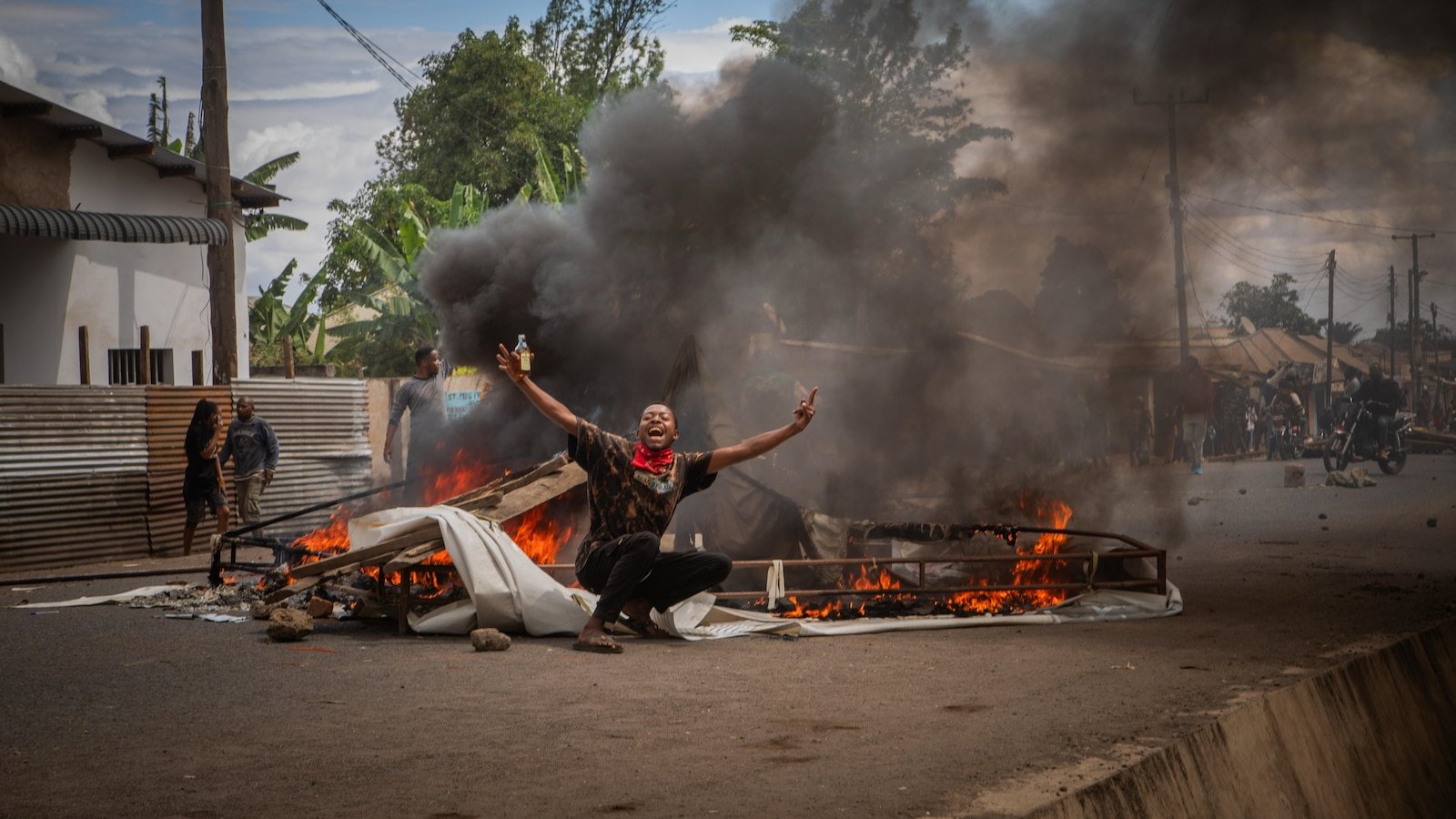 आफ्रिकेतील ताज्या निवडणुका विरोधकांवर कडक कारवाई आणि वादग्रस्त निकालांनी संपल्या