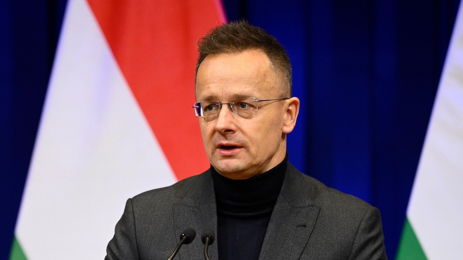 हंगेरीचे म्हणणे आहे की ते रशियन तेल शिपमेंट पुन्हा सुरू होईपर्यंत युक्रेनला दिलेले प्रमुख EU कर्ज गोठवेल