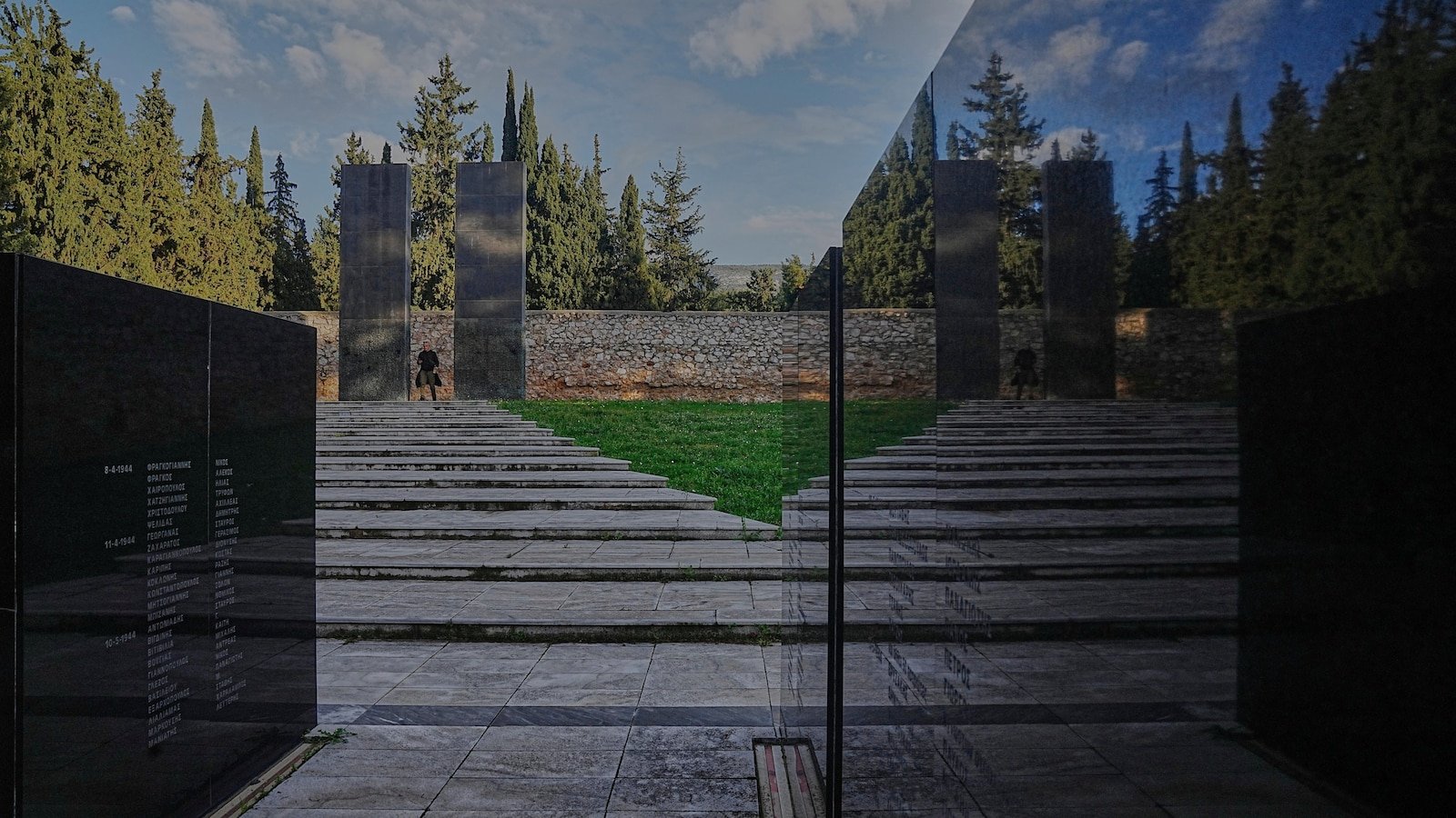 ग्रीसने दुसऱ्या महायुद्धातील नाझींच्या फाशीचे फोटो विकत घेण्यासाठी बेल्जियमच्या कलेक्टरशी प्रारंभिक करार केला