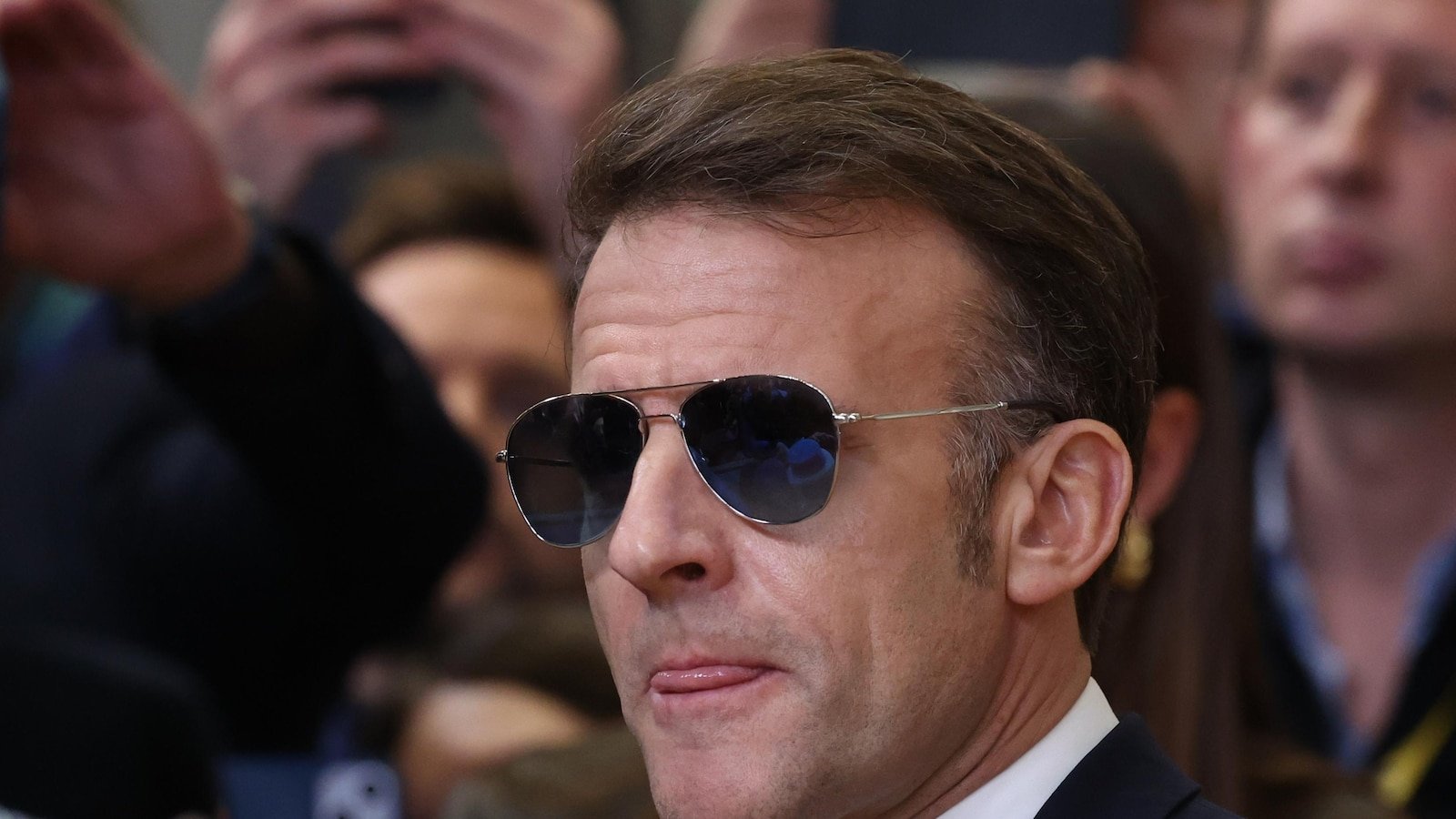 फ्रान्सच्या मॅक्रॉन यांनी 15 वर्षाखालील मुलांसाठी सोशल मीडियावर जलद-ट्रॅक बंदी घालण्याची मागणी केली आहे