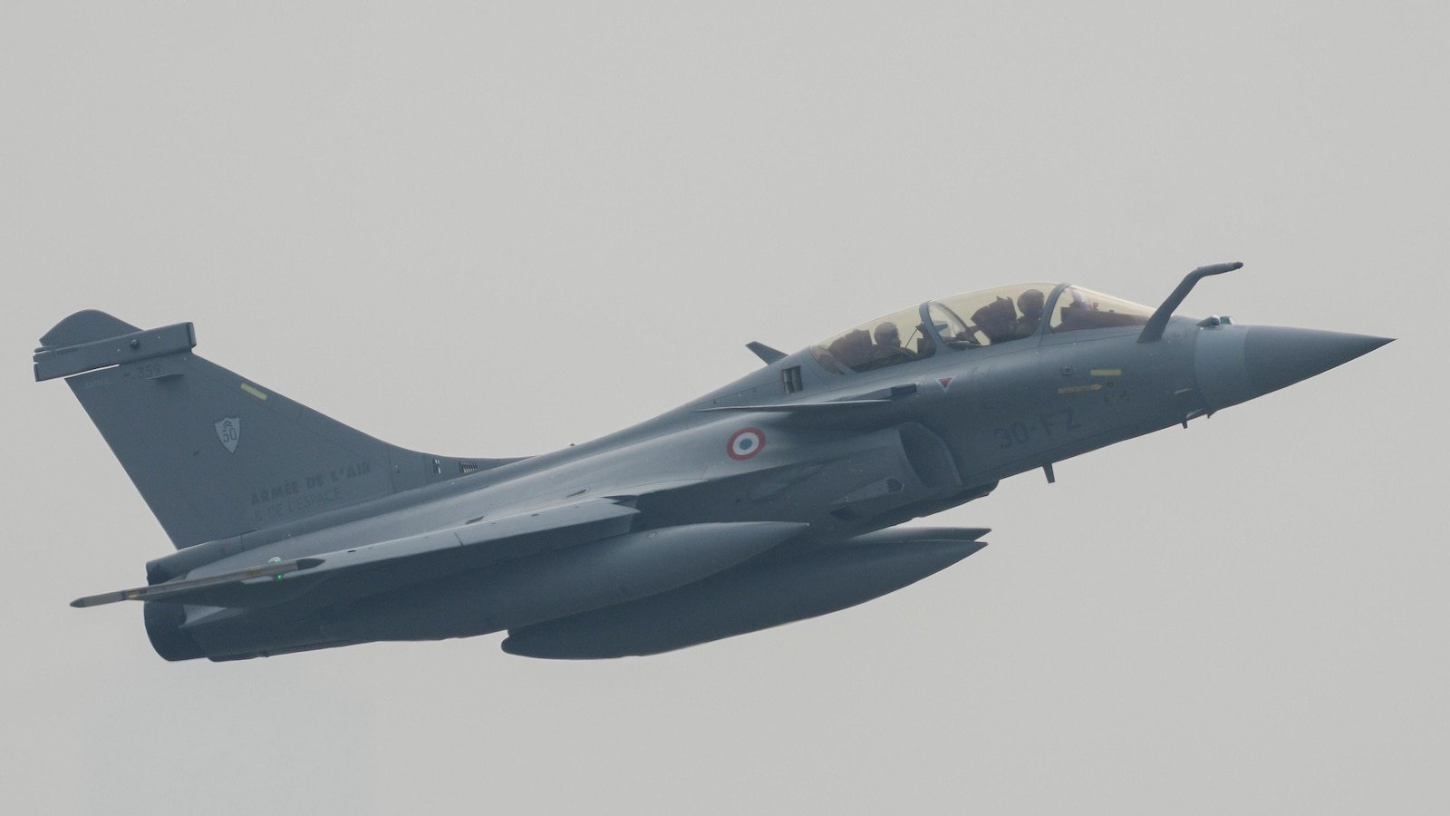 मॅक्रॉनने आपला आण्विक सिद्धांत मांडताना, संख्यांनुसार फ्रान्सची क्षमता पहा