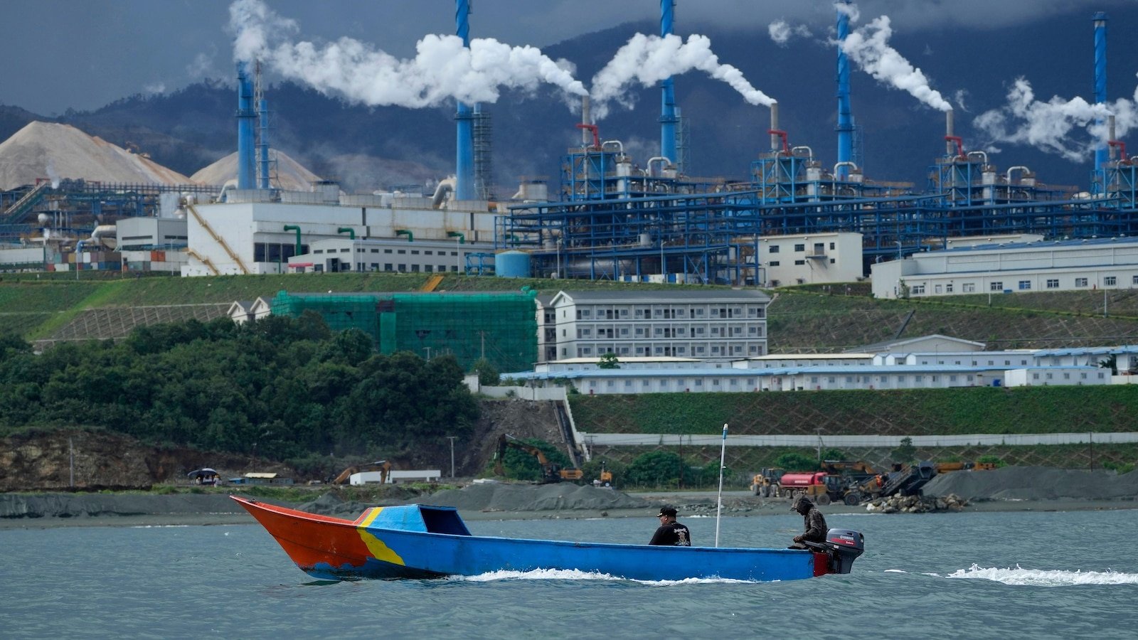 यूएस आणि चीन इंडोनेशियन निकेलवर नियंत्रण घट्ट करतात कारण ते महत्त्वपूर्ण खनिजासाठी झुंजतात