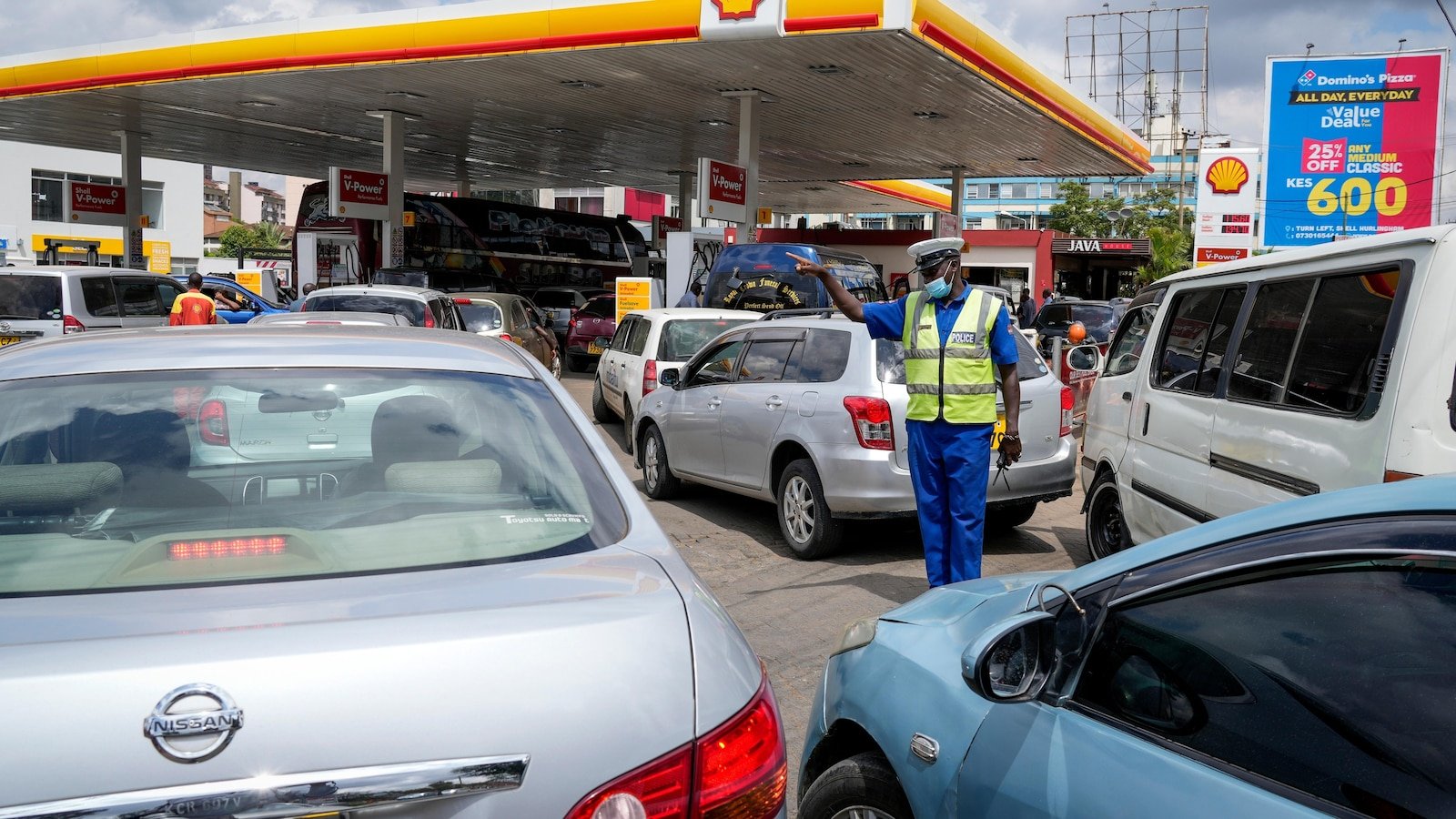 केनियाने EV घटक आणि चार्जिंग स्टेशनसाठी कर सवलतींचे अनावरण केले आहे जेणेकरुन इलेक्ट्रिक्सकडे शिफ्टचा वेग वाढेल.